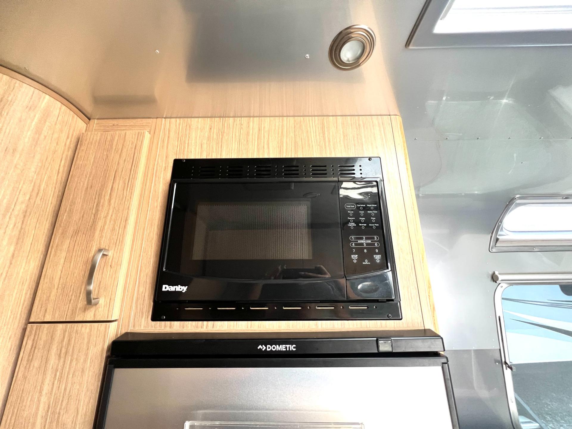 2019 Airstream 2019 Airstream Flying Cloud - thumbnail 17