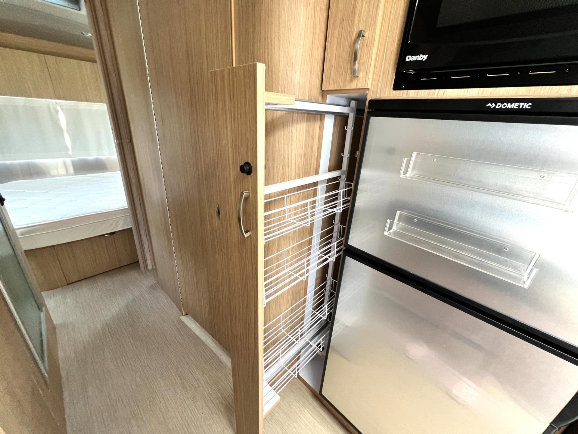 2019 Airstream 2019 Airstream Flying Cloud - thumbnail 19