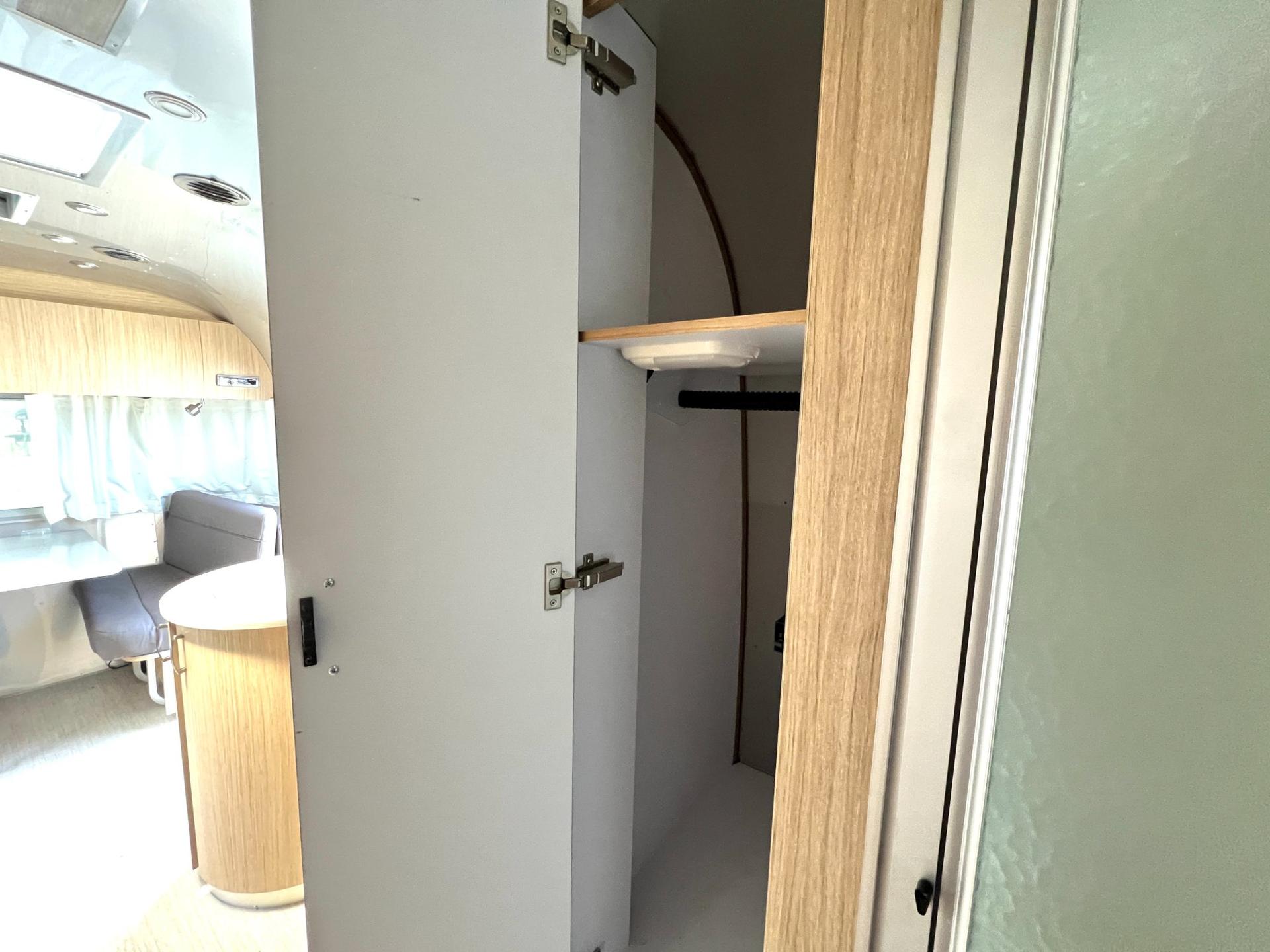 2019 Airstream 2019 Airstream Flying Cloud - thumbnail 20