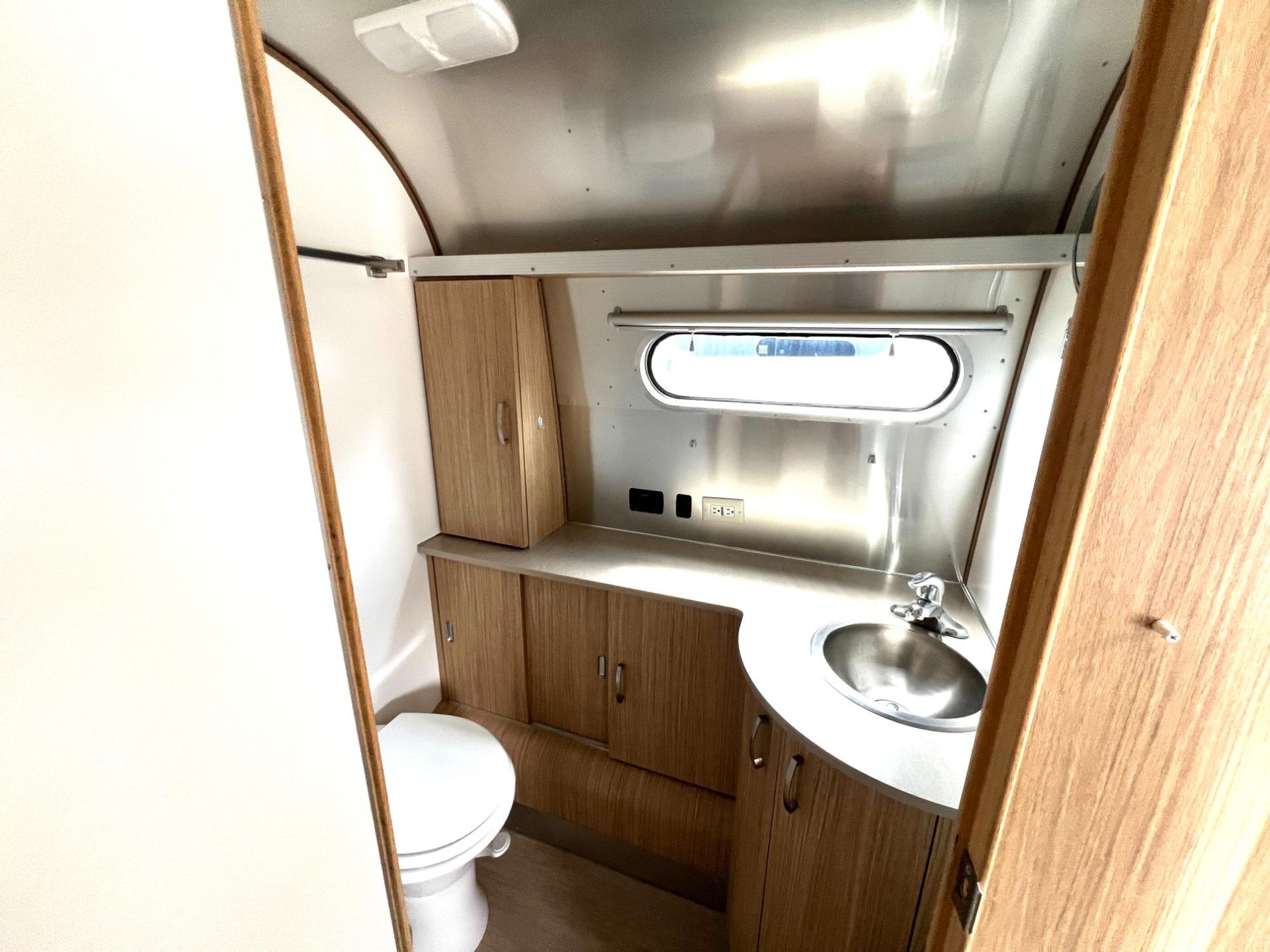 2019 Airstream 2019 Airstream Flying Cloud - thumbnail 21