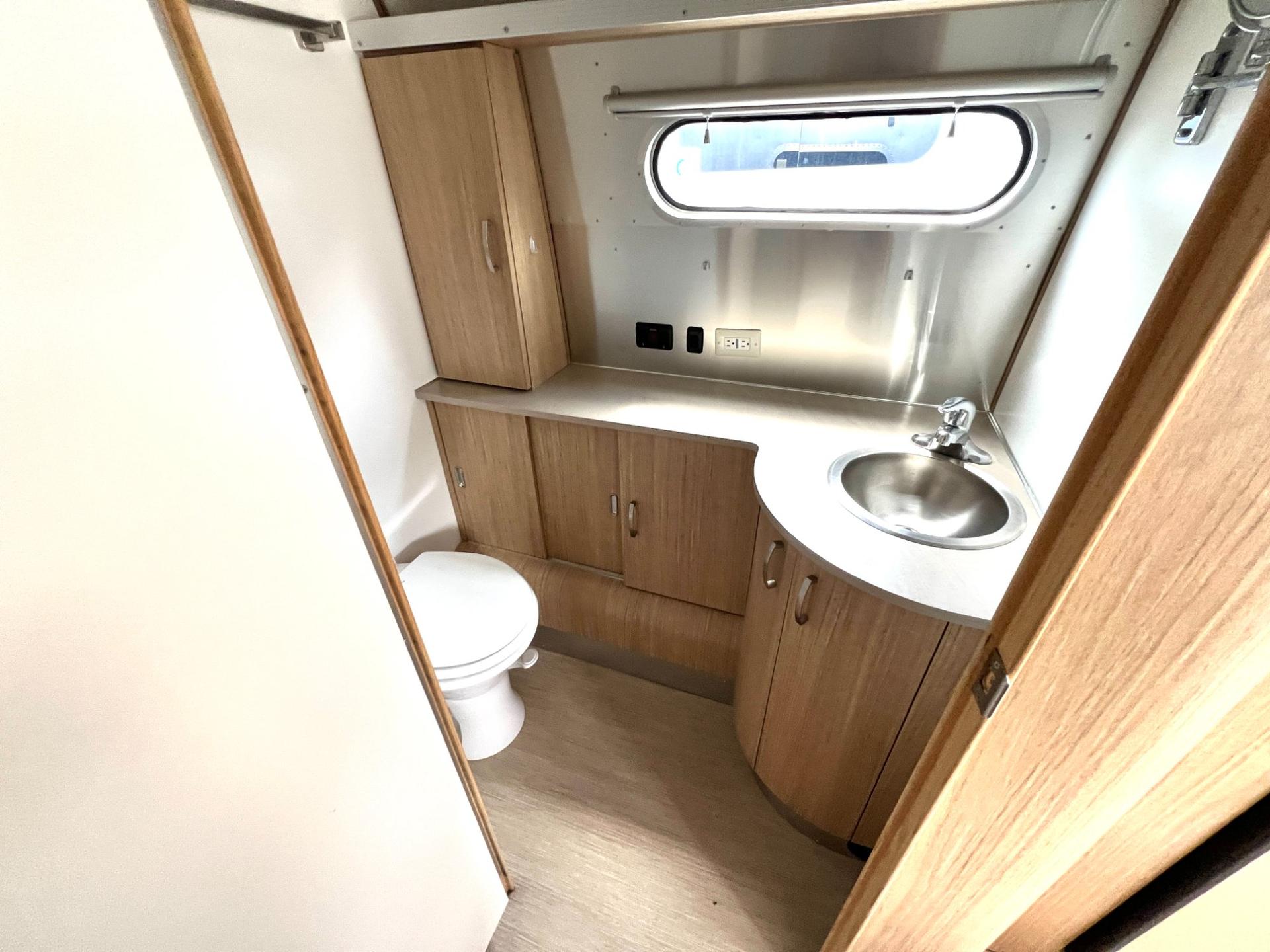 2019 Airstream 2019 Airstream Flying Cloud - thumbnail 23