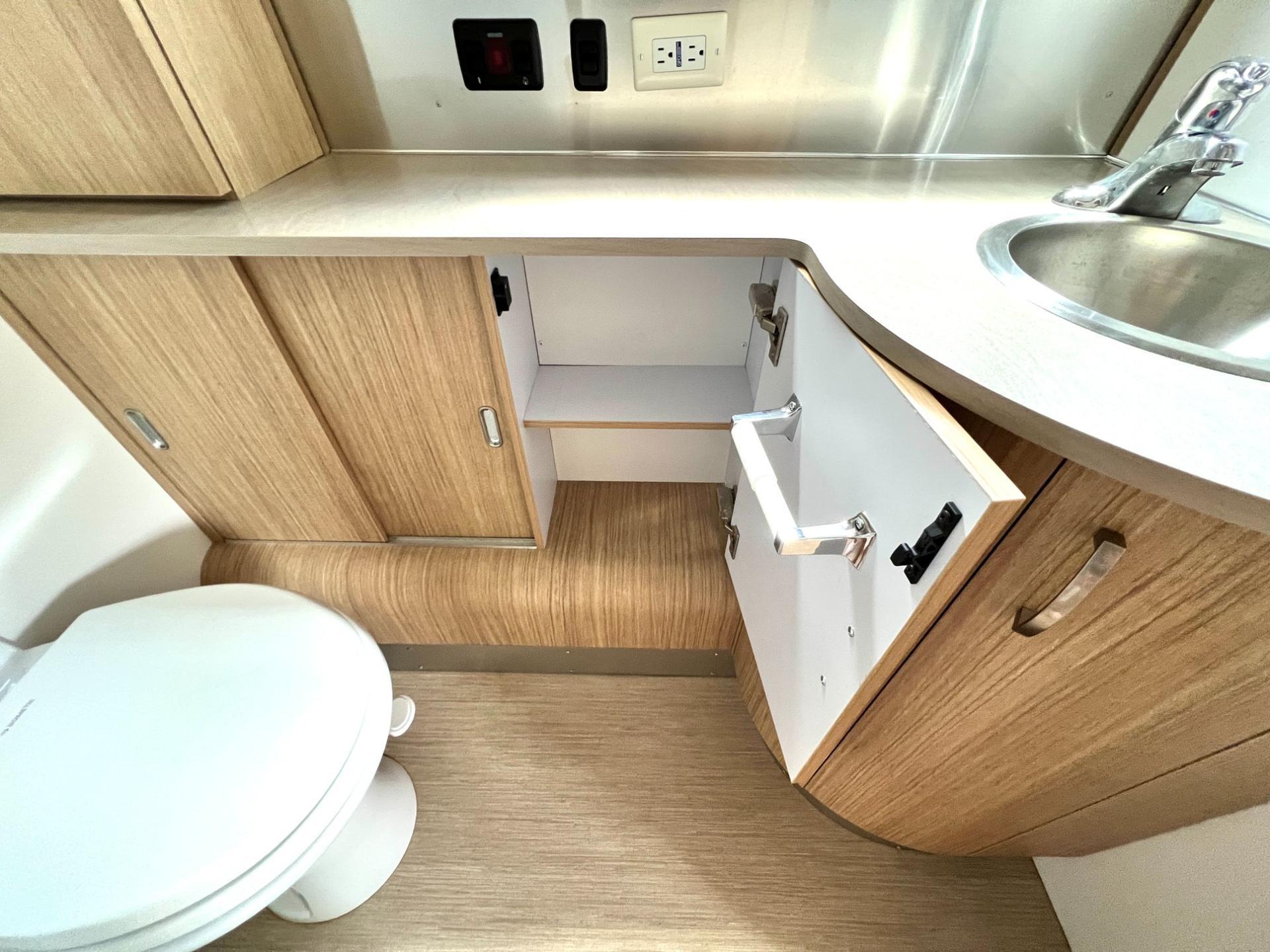 2019 Airstream 2019 Airstream Flying Cloud - thumbnail 26