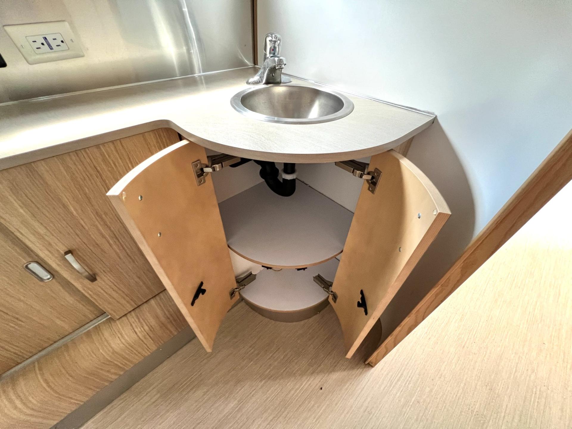 2019 Airstream 2019 Airstream Flying Cloud - thumbnail 27