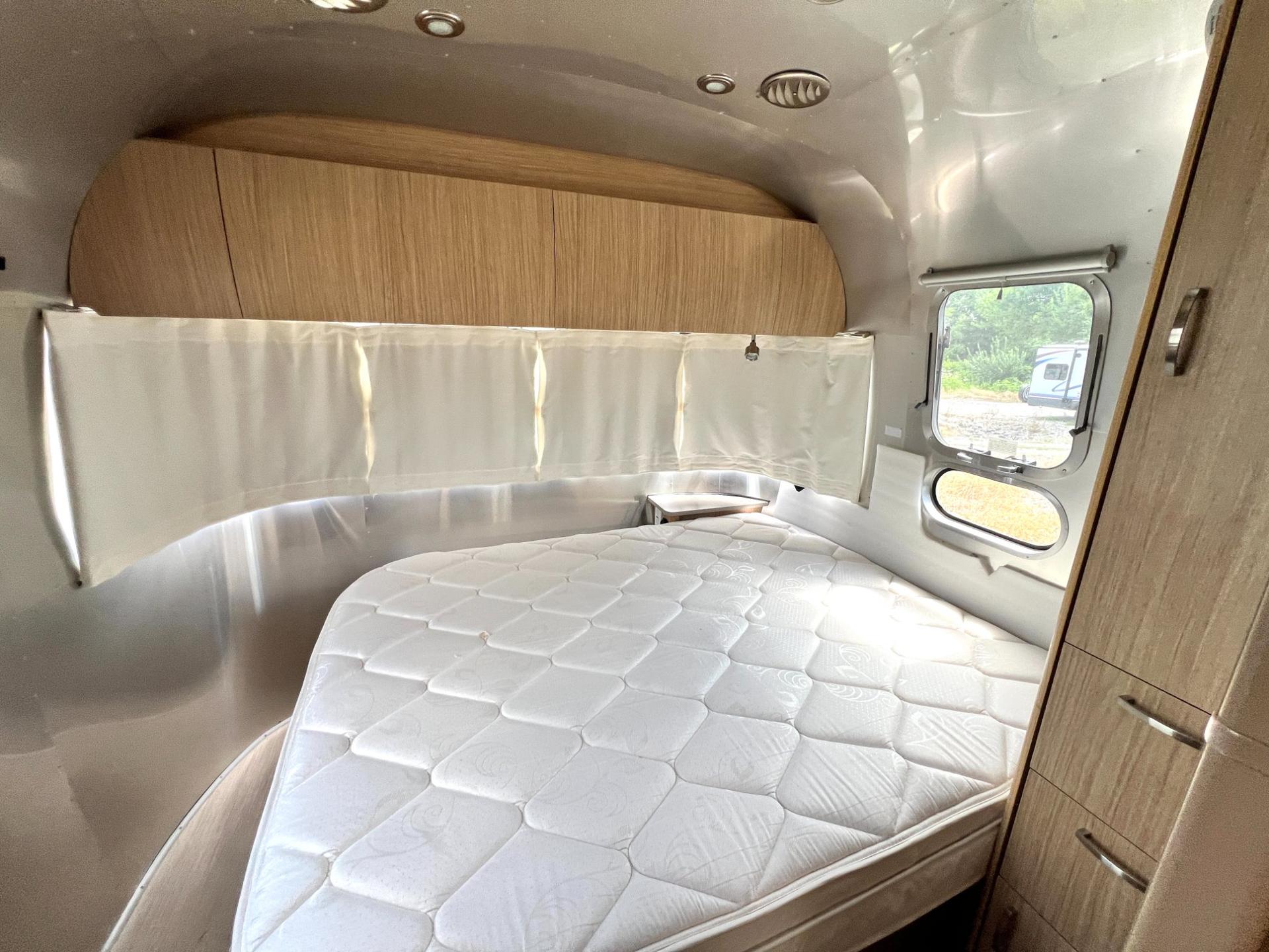 2019 Airstream 2019 Airstream Flying Cloud - thumbnail 32