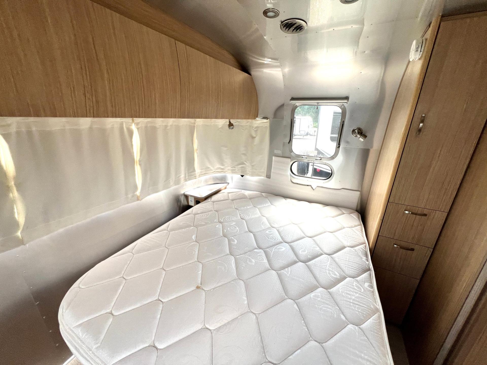 2019 Airstream 2019 Airstream Flying Cloud - thumbnail 33