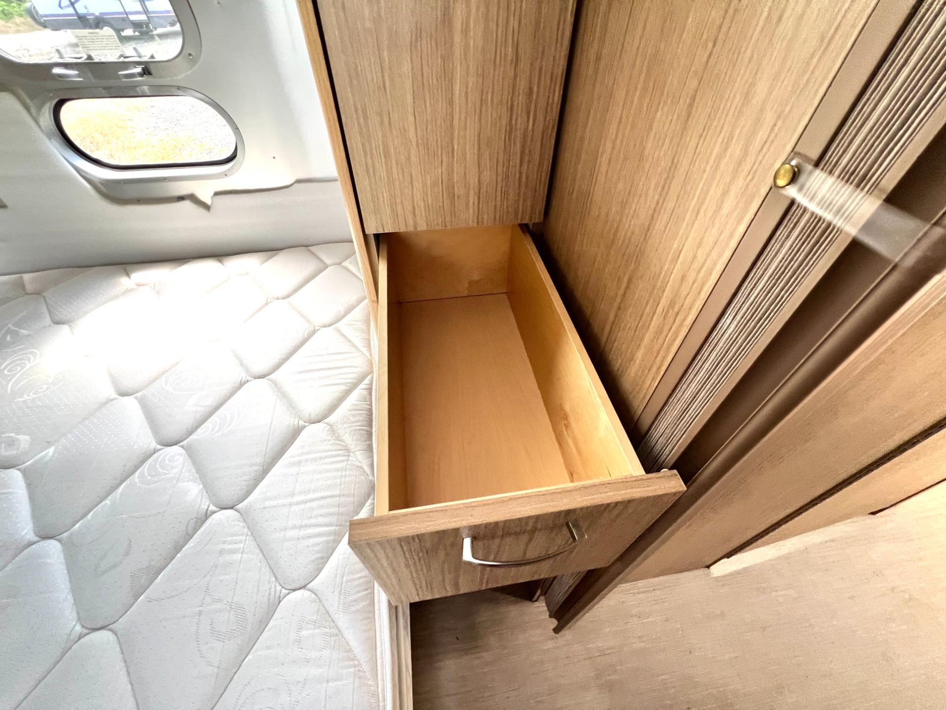 2019 Airstream 2019 Airstream Flying Cloud - thumbnail 34