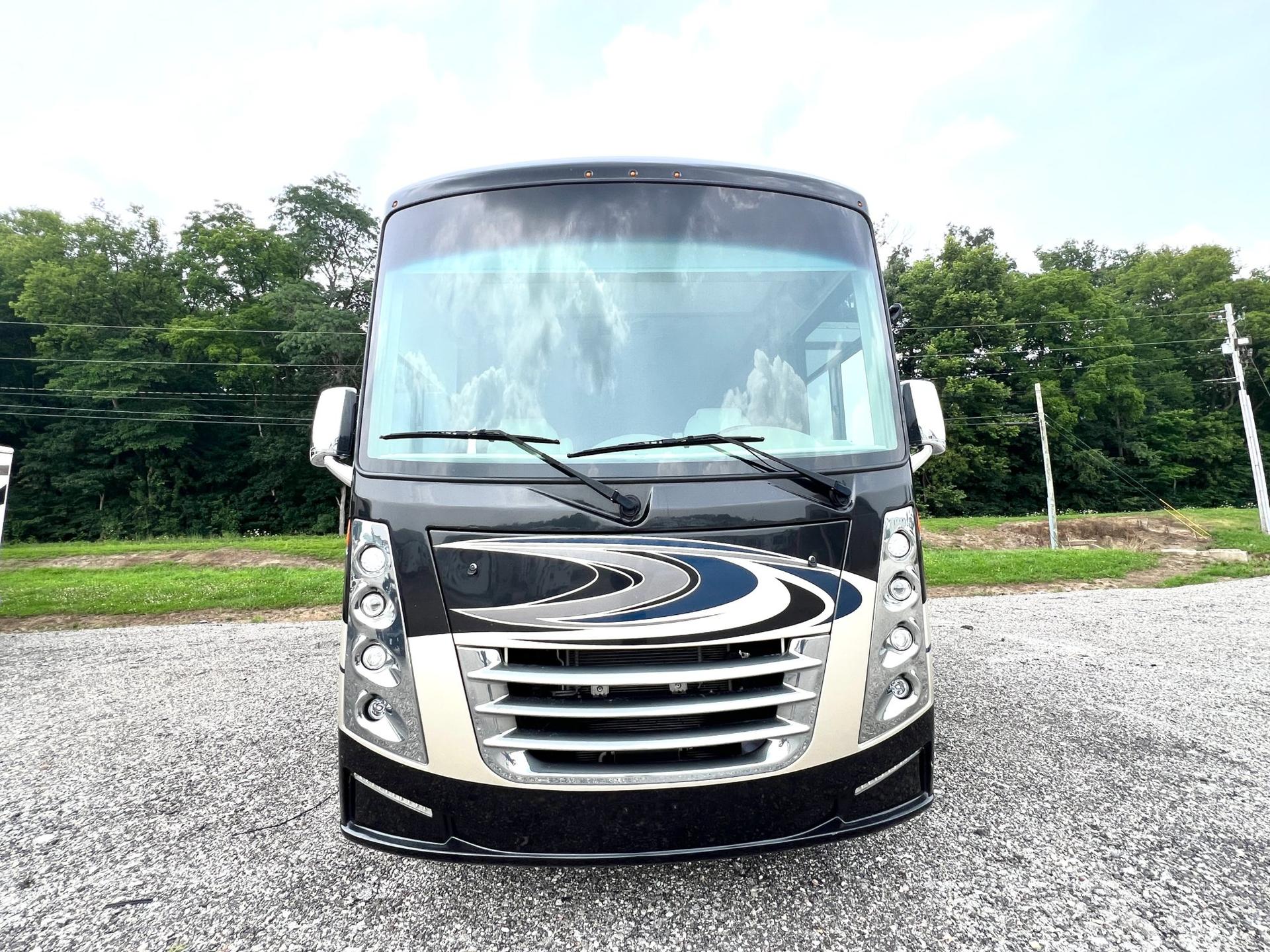 2019 Thor Motor Coach 2019 Thor Motor Coach Challenger - thumbnail 3