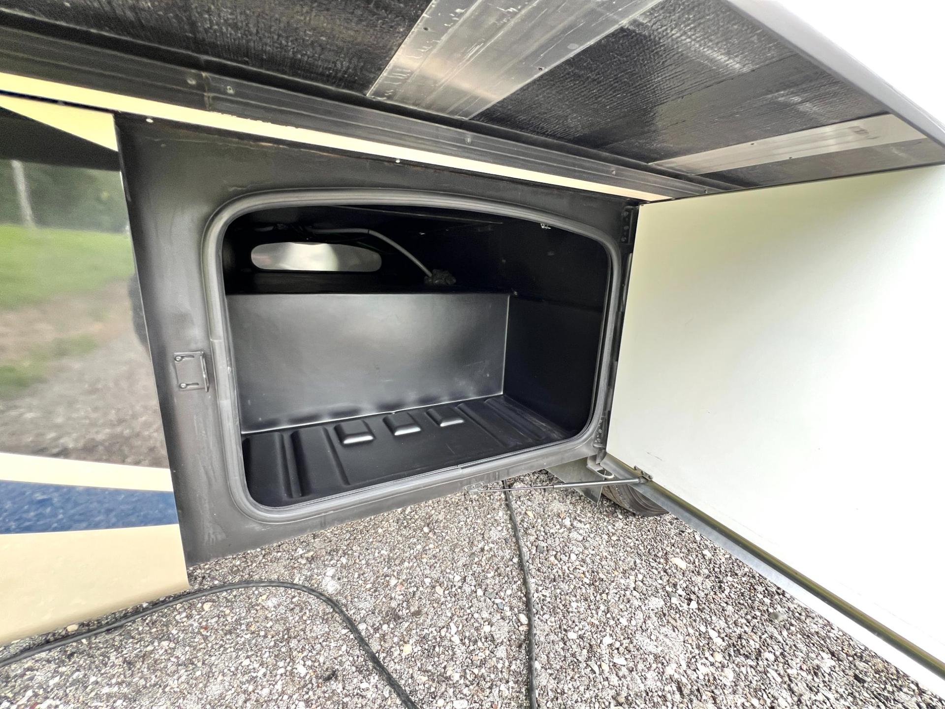 2019 Thor Motor Coach 2019 Thor Motor Coach Challenger - thumbnail 9