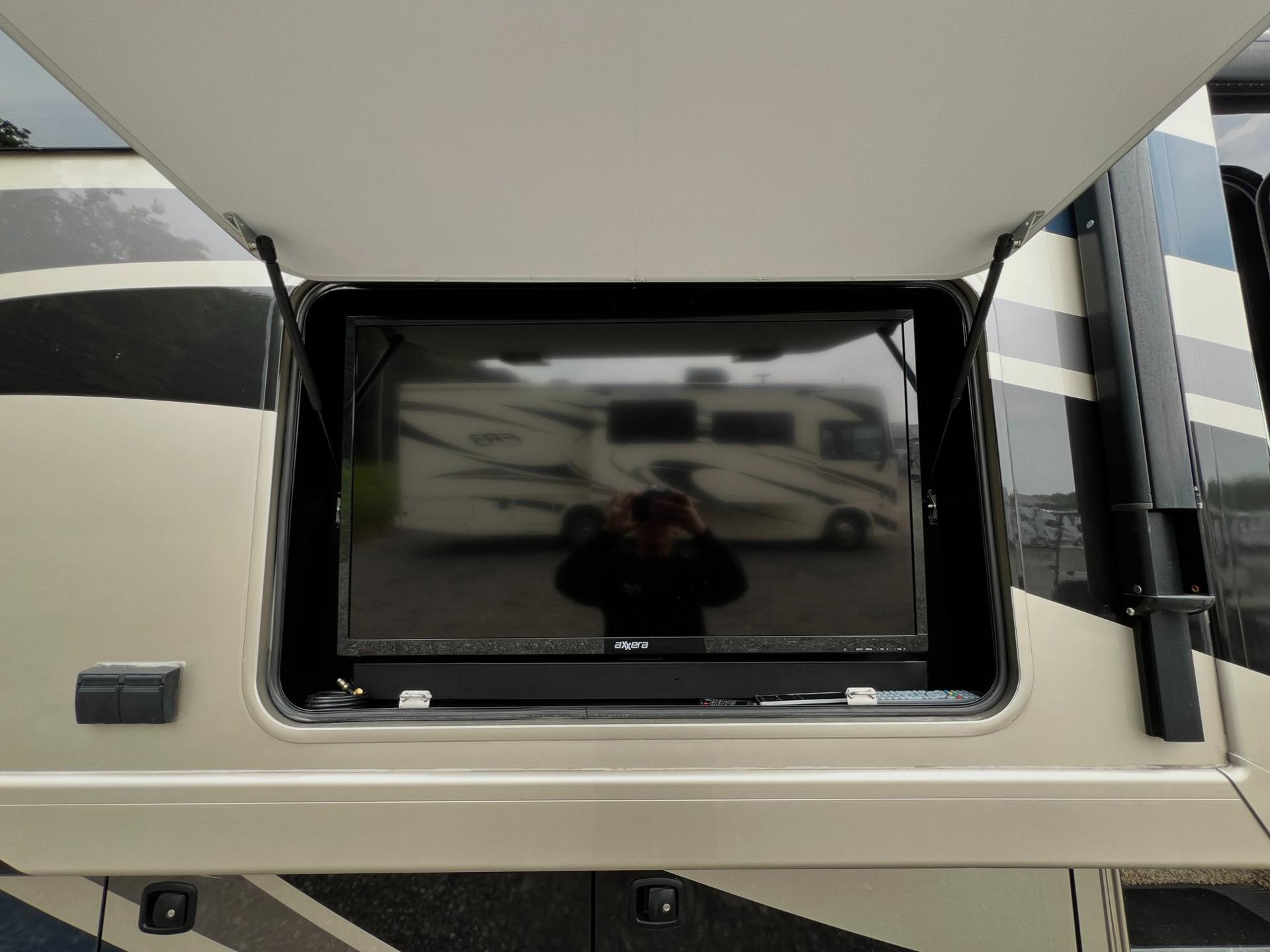 2019 Thor Motor Coach 2019 Thor Motor Coach Challenger - thumbnail 11