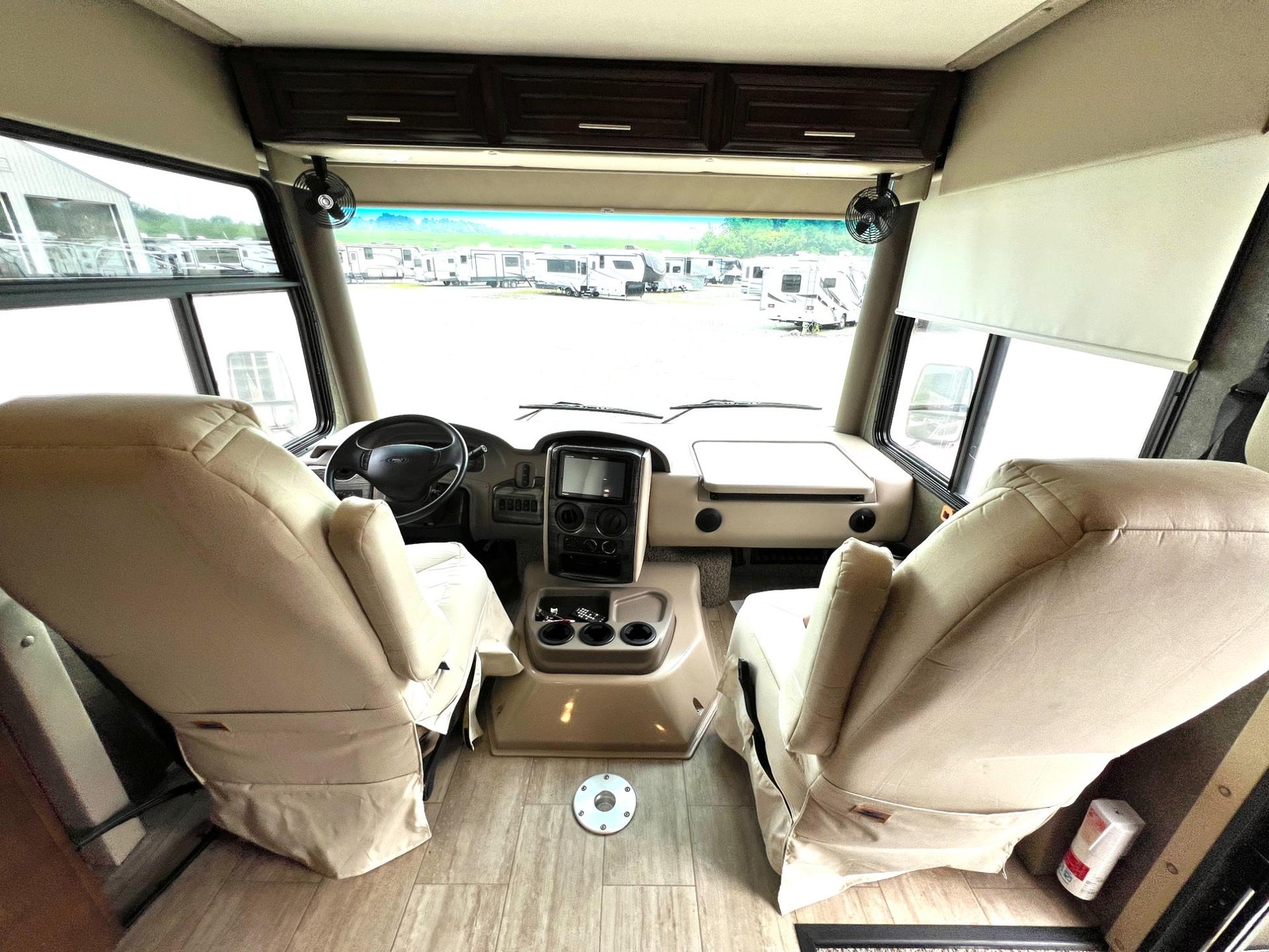 2019 Thor Motor Coach 2019 Thor Motor Coach Challenger - thumbnail 12