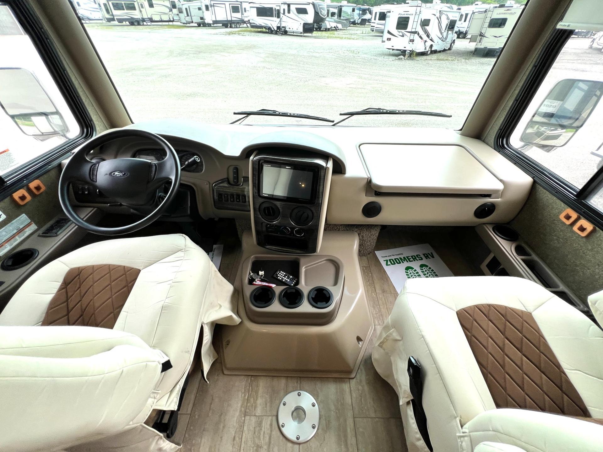2019 Thor Motor Coach 2019 Thor Motor Coach Challenger - thumbnail 13