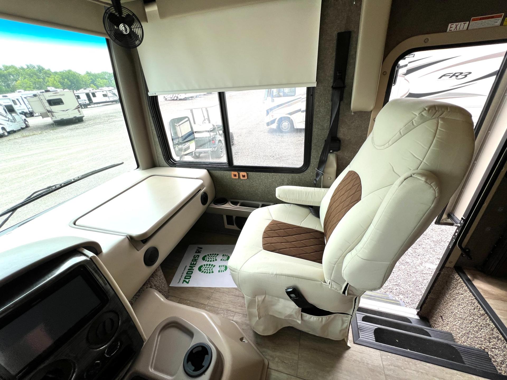 2019 Thor Motor Coach 2019 Thor Motor Coach Challenger - thumbnail 19