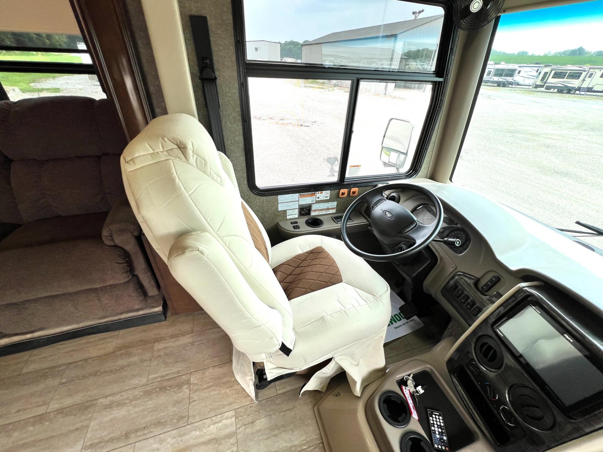 2019 Thor Motor Coach 2019 Thor Motor Coach Challenger - thumbnail 15
