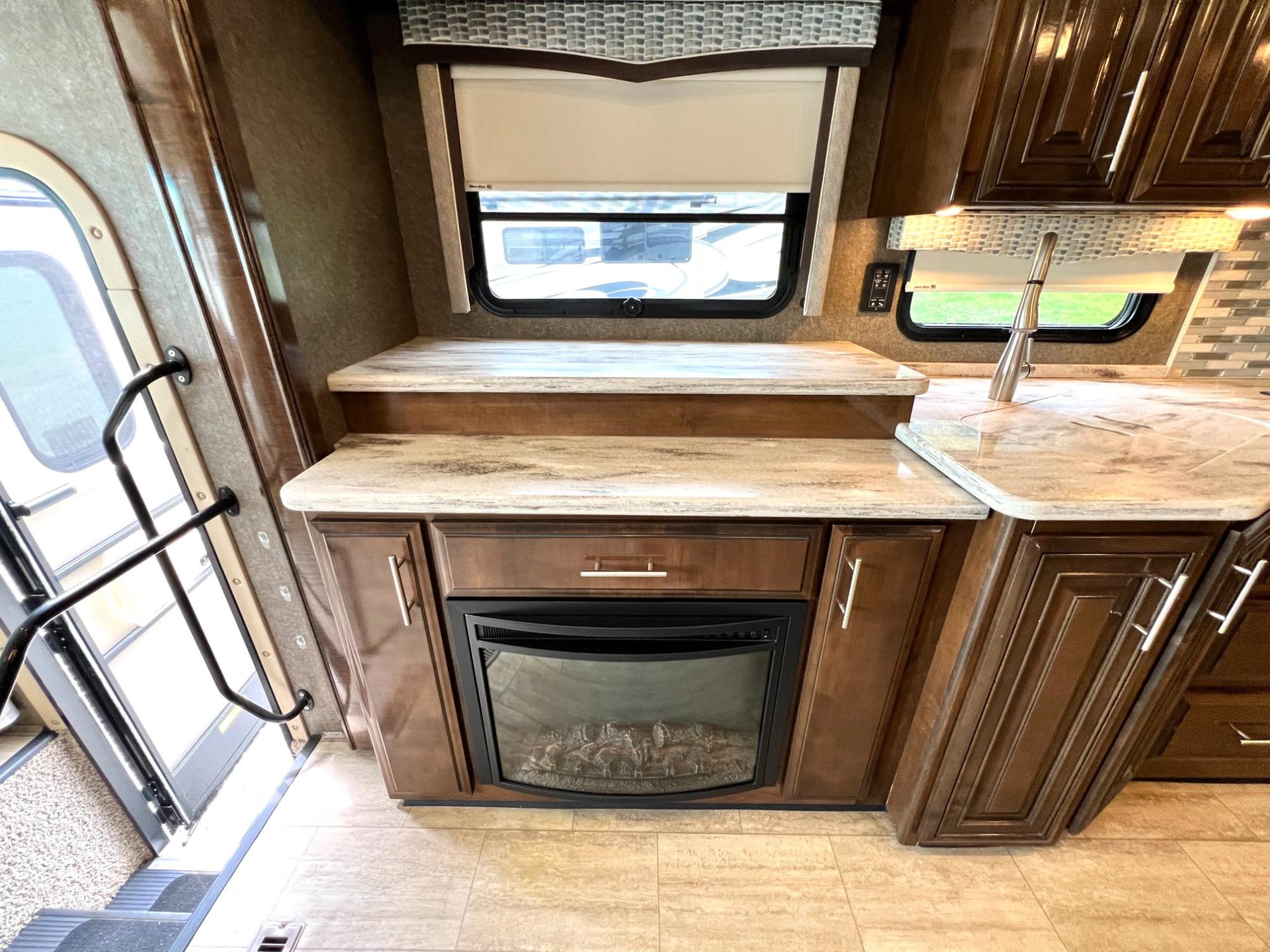 2019 Thor Motor Coach 2019 Thor Motor Coach Challenger - thumbnail 20
