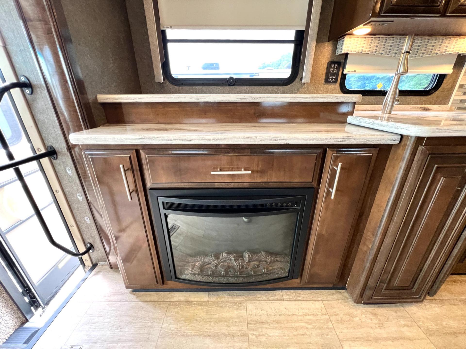 2019 Thor Motor Coach 2019 Thor Motor Coach Challenger - thumbnail 21