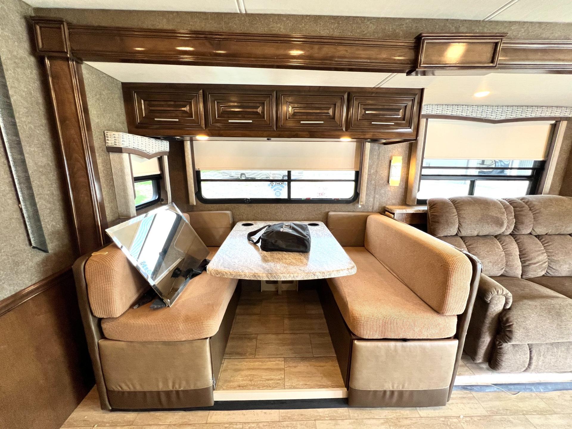 2019 Thor Motor Coach 2019 Thor Motor Coach Challenger - thumbnail 23