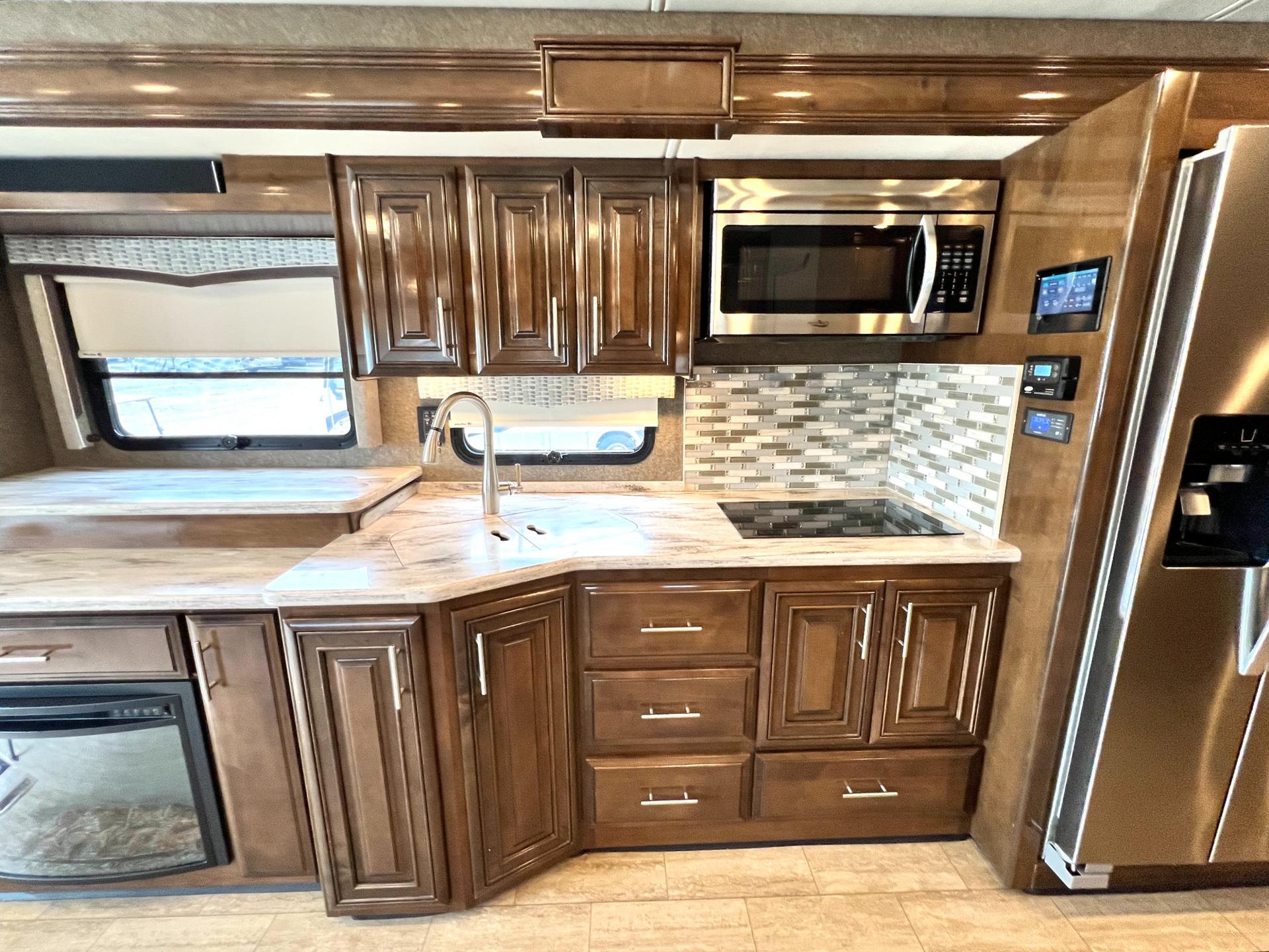 2019 Thor Motor Coach 2019 Thor Motor Coach Challenger - thumbnail 24