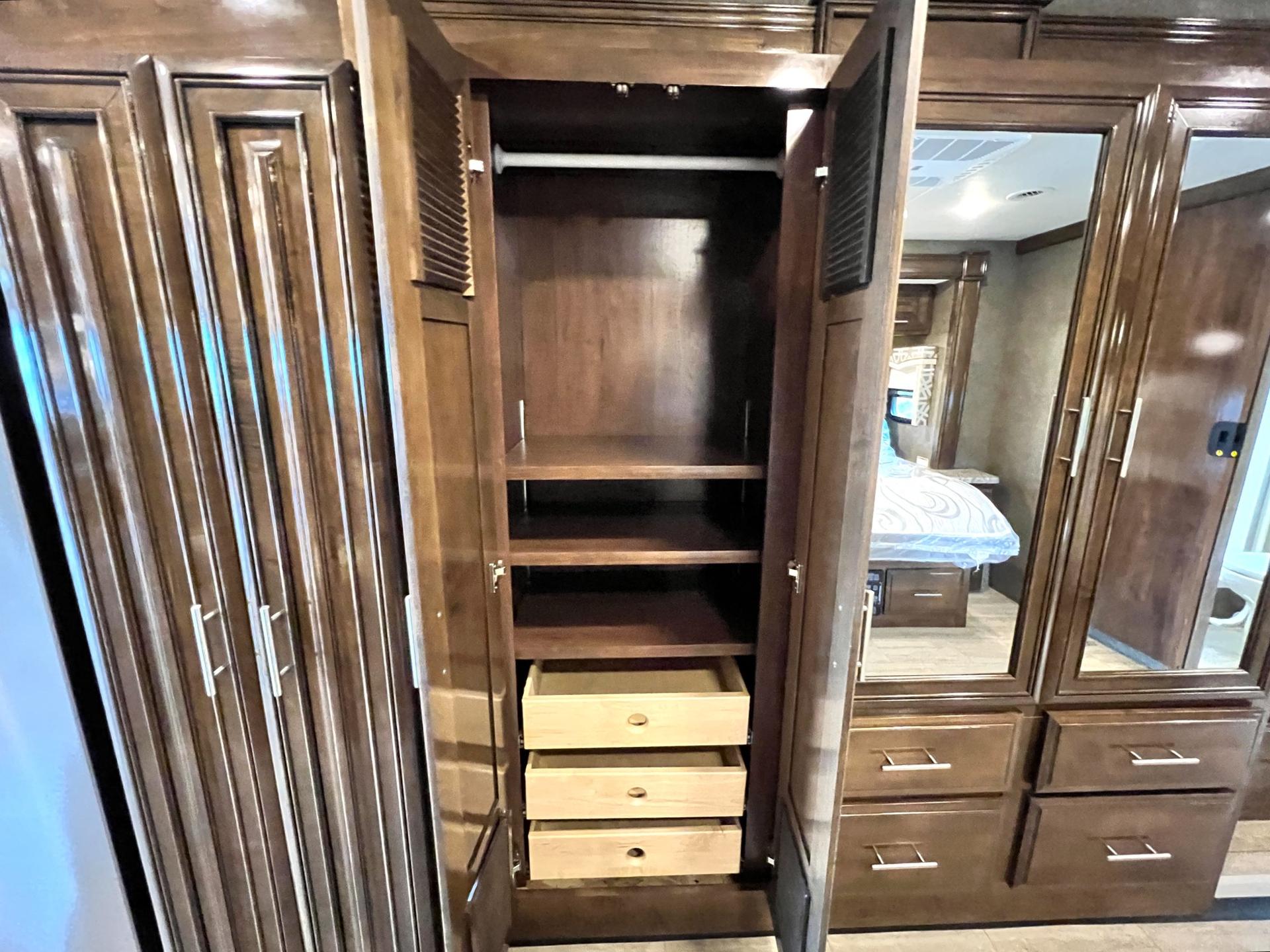 2019 Thor Motor Coach 2019 Thor Motor Coach Challenger - thumbnail 37