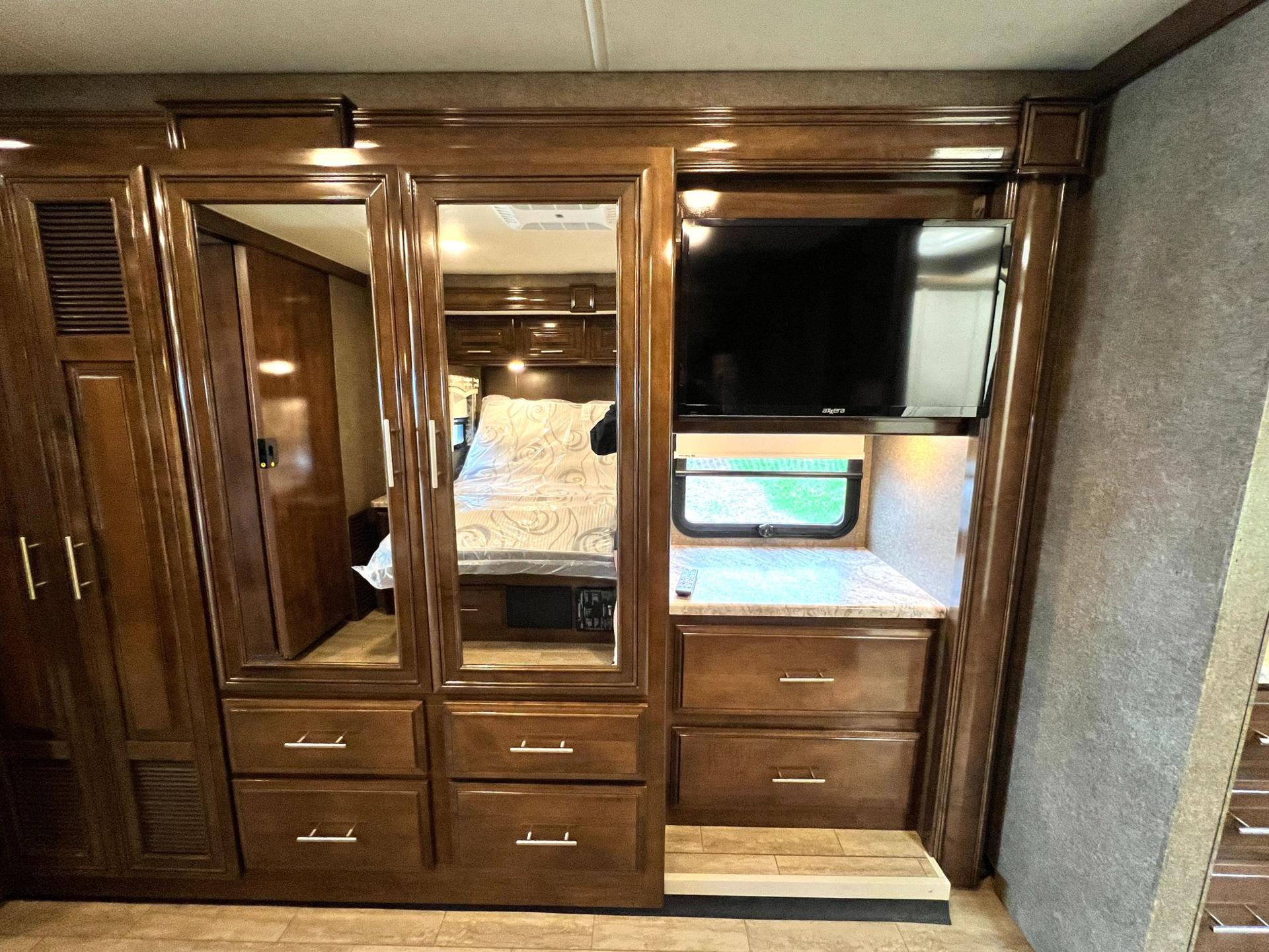 2019 Thor Motor Coach 2019 Thor Motor Coach Challenger - thumbnail 39