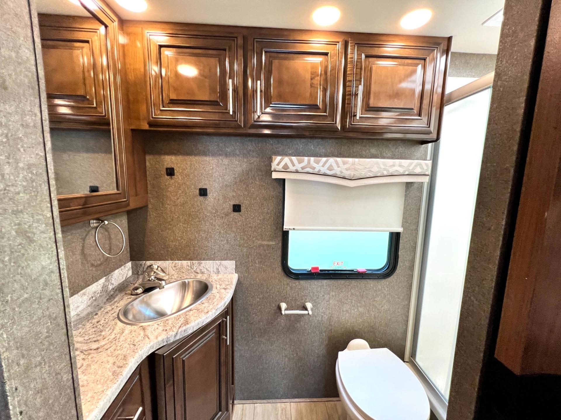 2019 Thor Motor Coach 2019 Thor Motor Coach Challenger - thumbnail 42