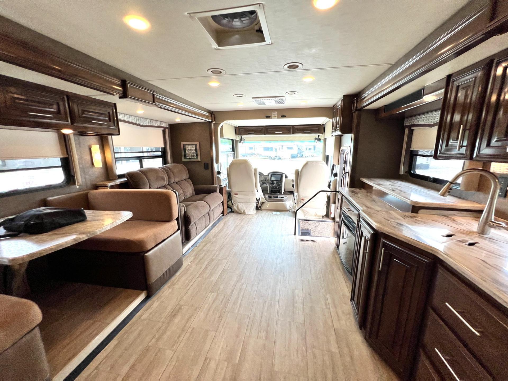 2019 Thor Motor Coach 2019 Thor Motor Coach Challenger - thumbnail 48