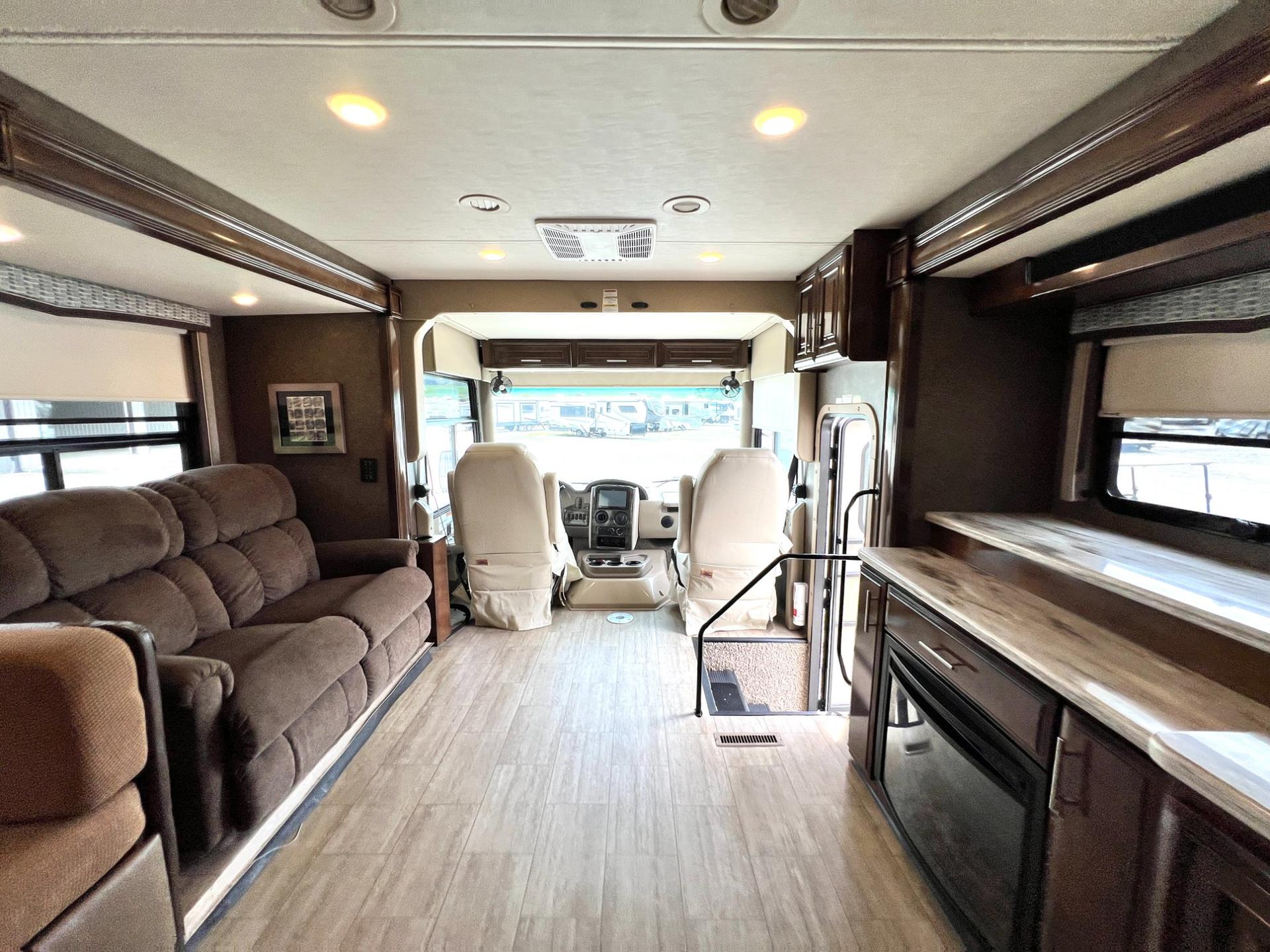 2019 Thor Motor Coach 2019 Thor Motor Coach Challenger - thumbnail 49