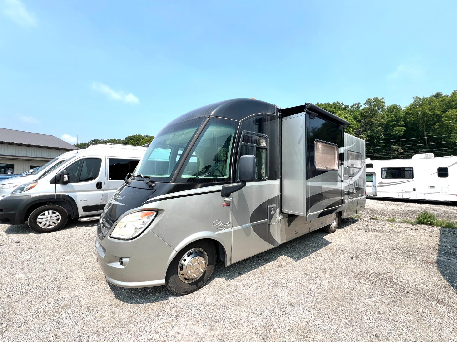 2010 Winnebago 2010 Winnebago Reyo - thumbnail 4