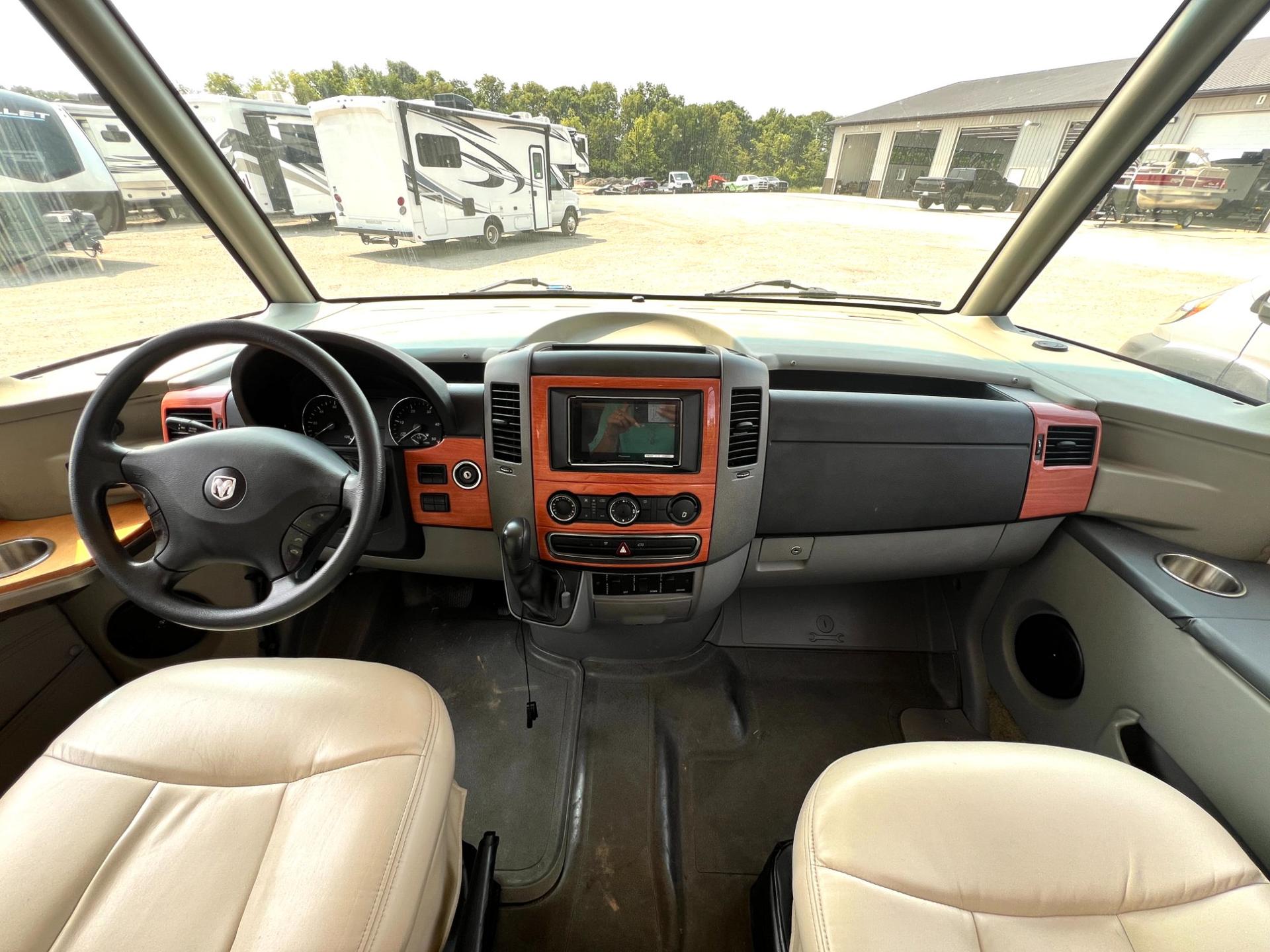 2010 Winnebago 2010 Winnebago Reyo - thumbnail 10