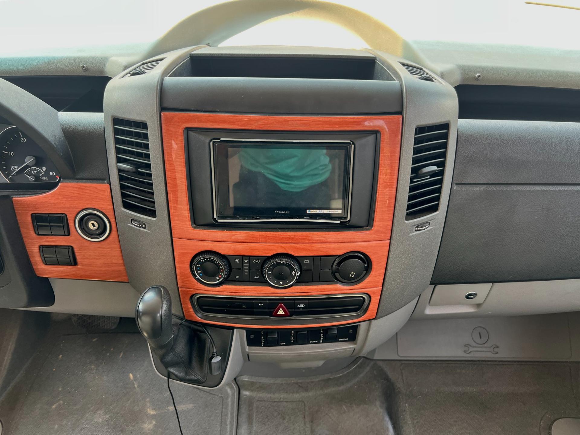 2010 Winnebago 2010 Winnebago Reyo - thumbnail 11