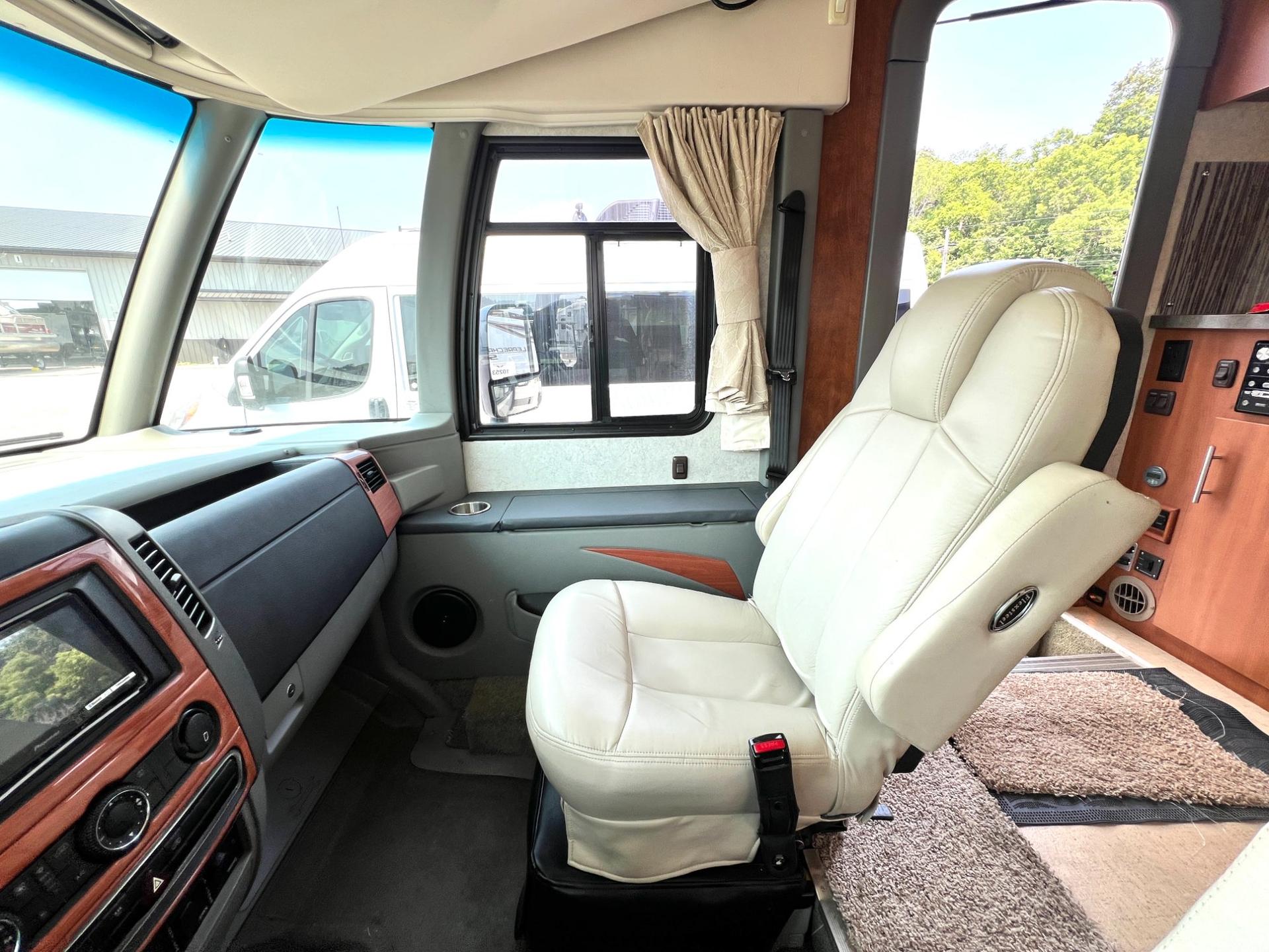 2010 Winnebago 2010 Winnebago Reyo - thumbnail 16