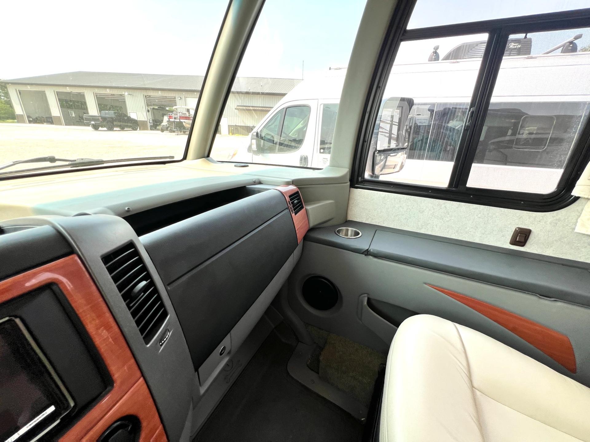 2010 Winnebago 2010 Winnebago Reyo - thumbnail 17