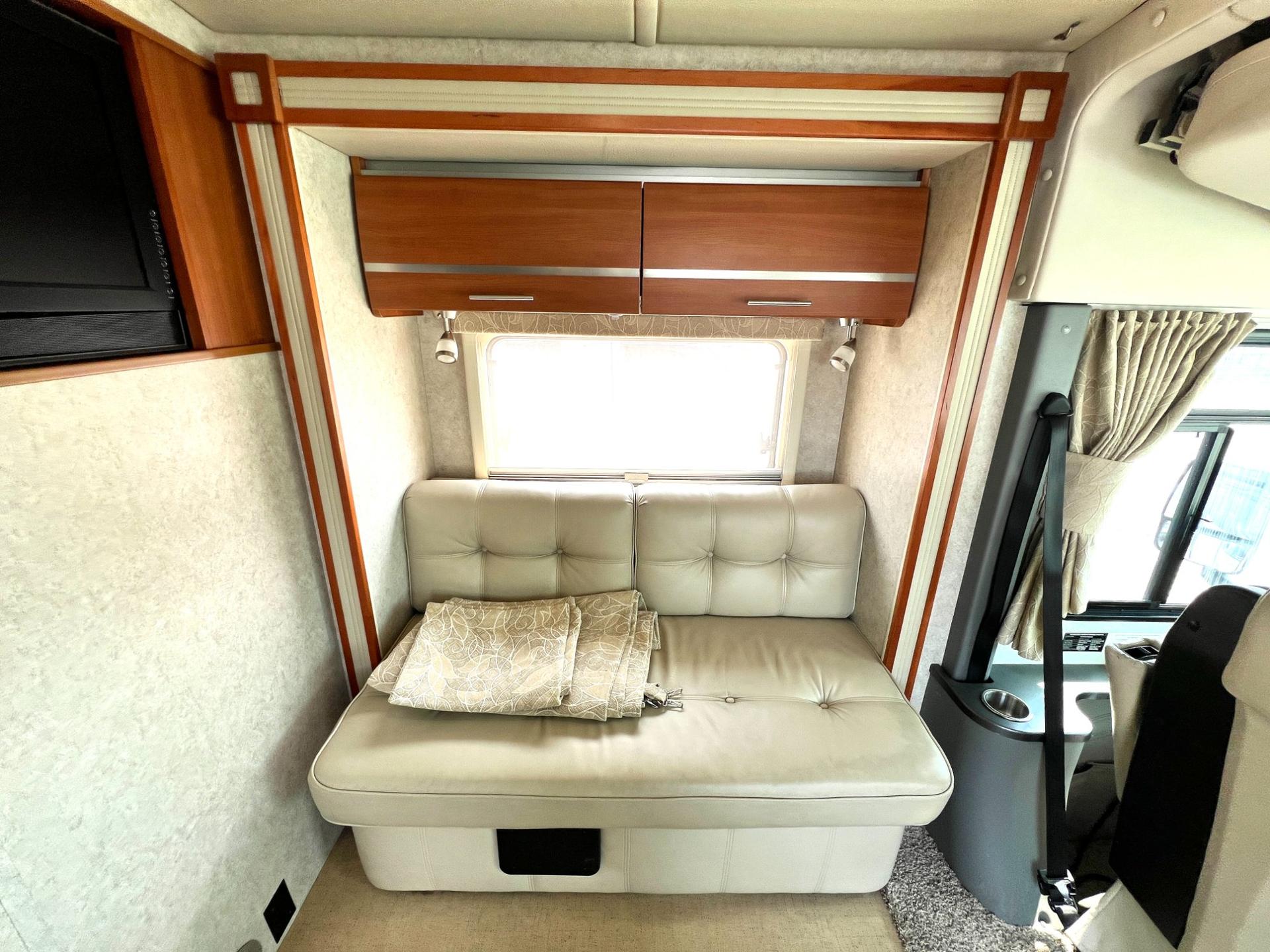 2010 Winnebago 2010 Winnebago Reyo - thumbnail 18