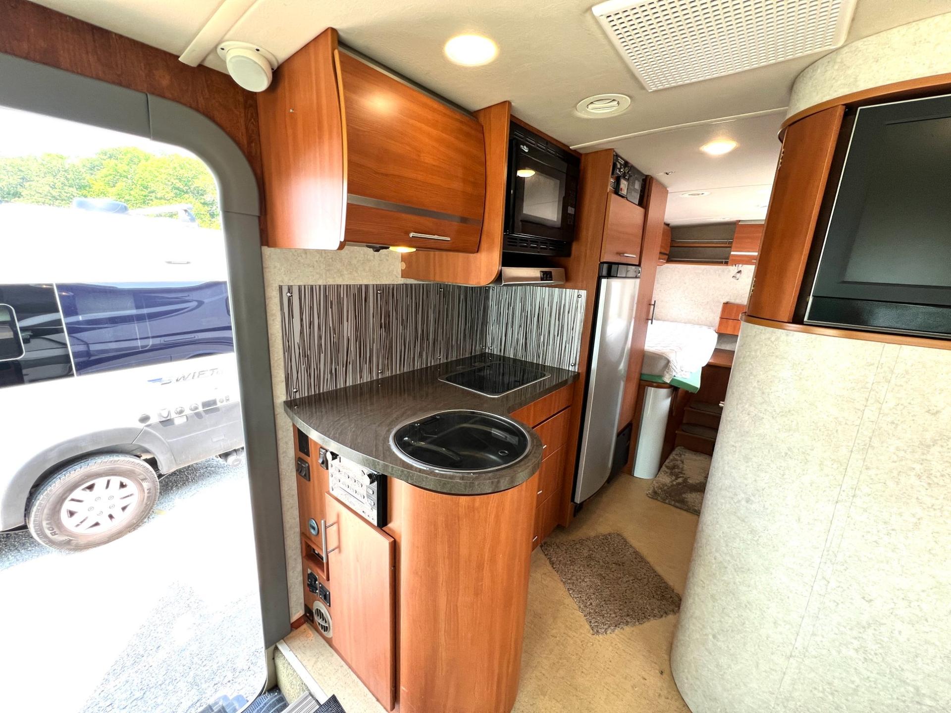 2010 Winnebago 2010 Winnebago Reyo - thumbnail 20