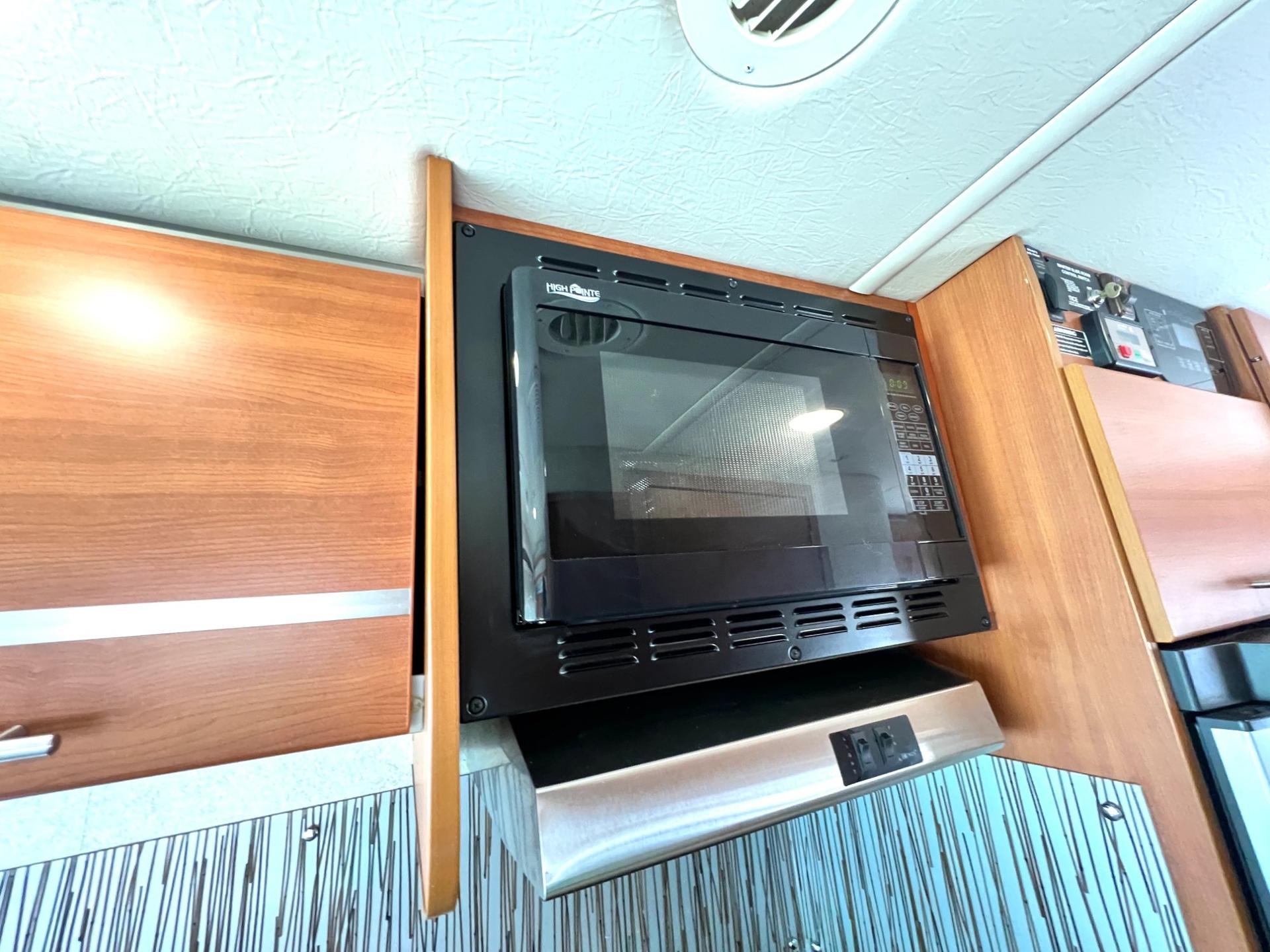 2010 Winnebago 2010 Winnebago Reyo - thumbnail 25