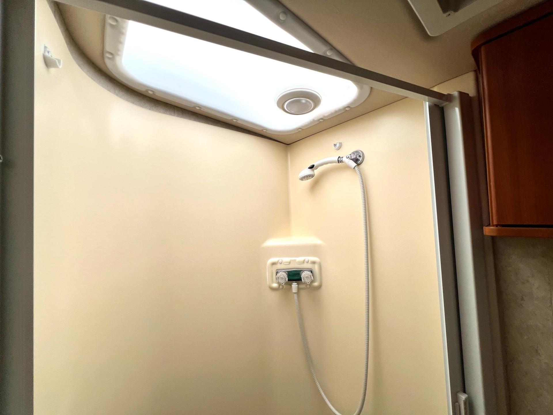 2010 Winnebago 2010 Winnebago Reyo - thumbnail 30