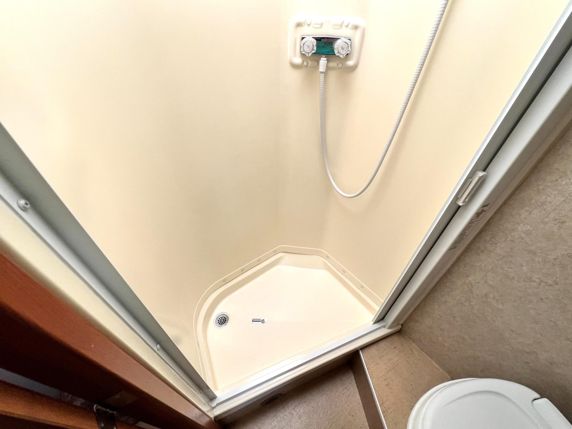 2010 Winnebago 2010 Winnebago Reyo - thumbnail 31