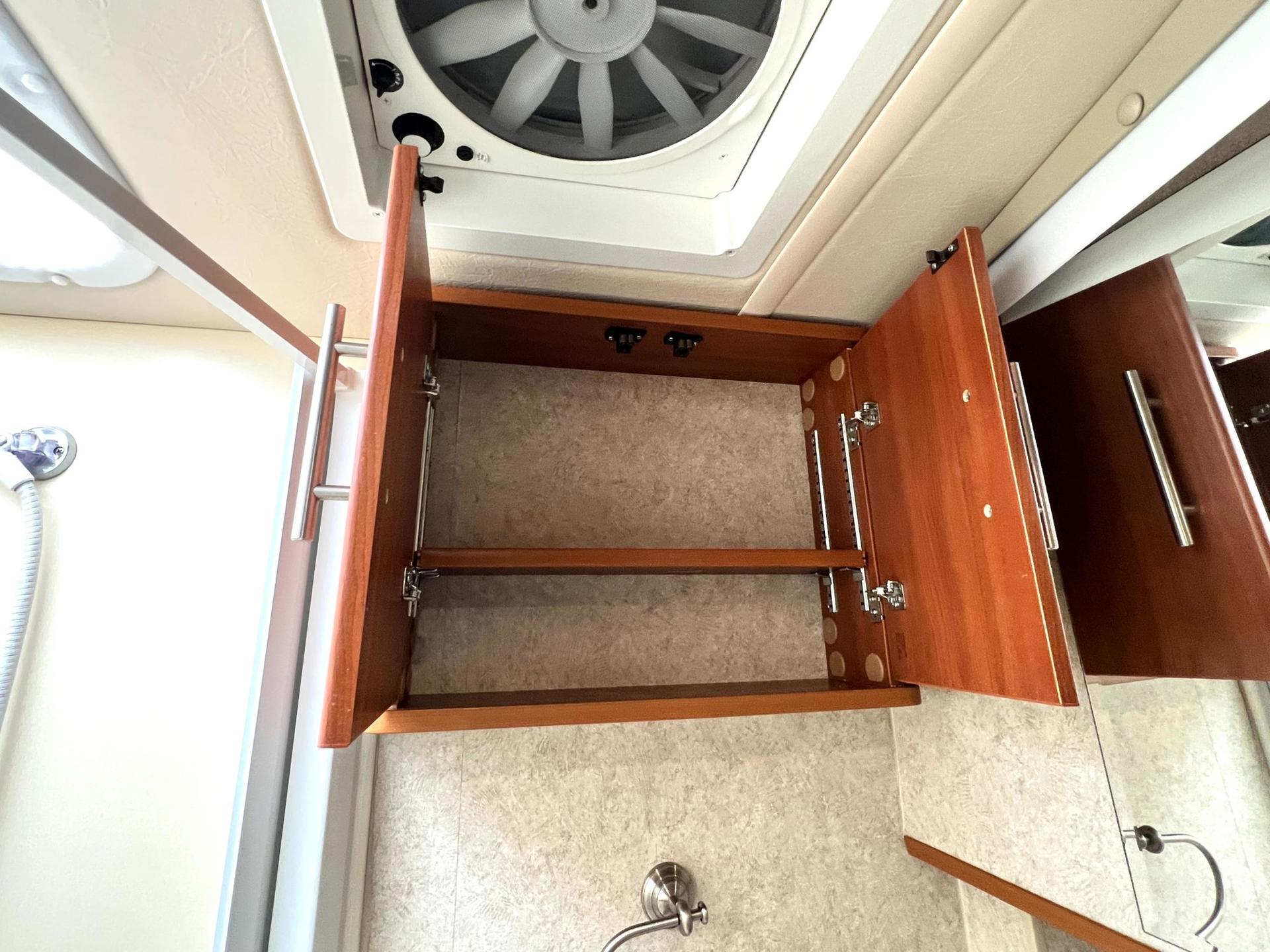 2010 Winnebago 2010 Winnebago Reyo - thumbnail 33