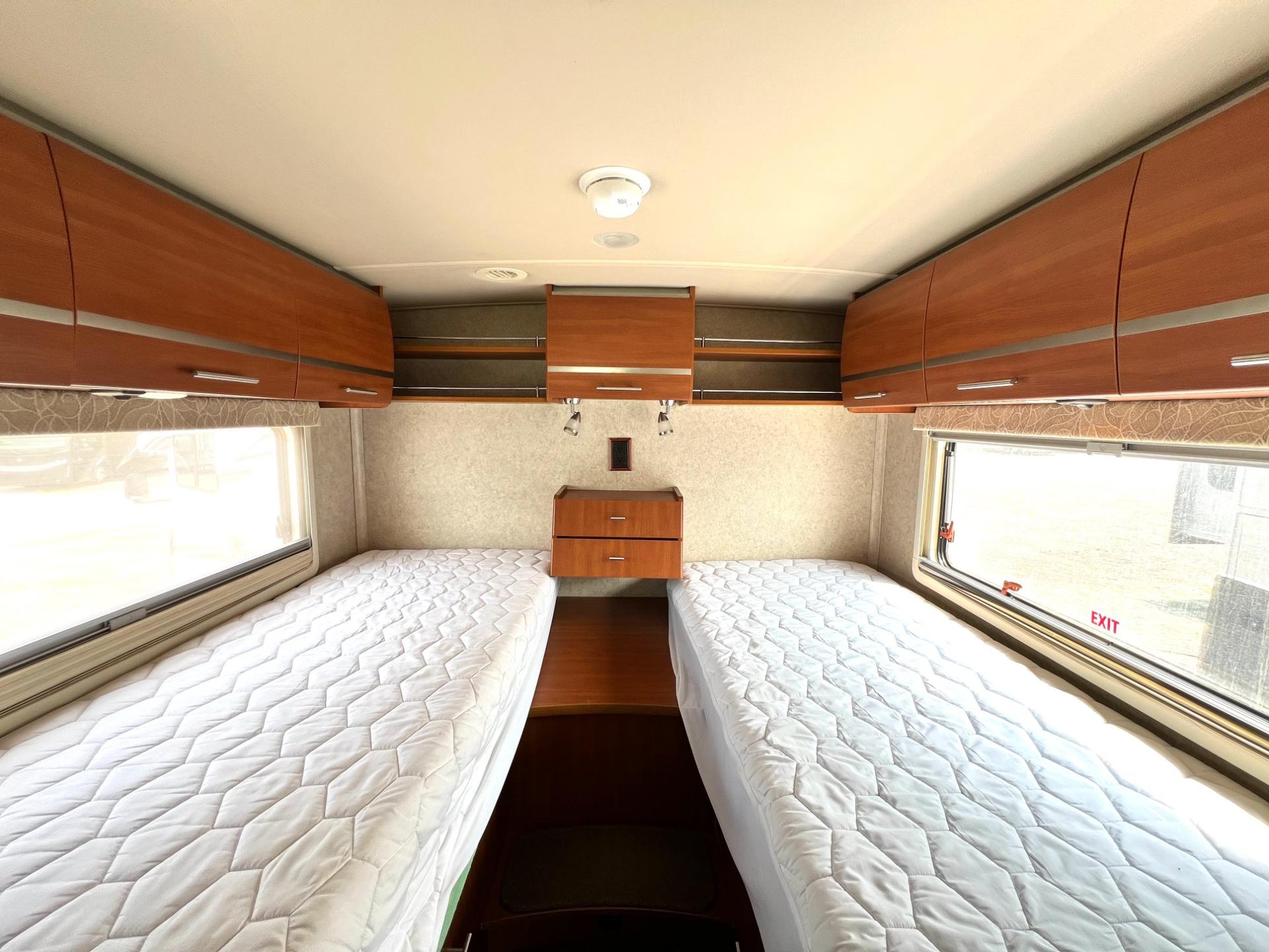 2010 Winnebago 2010 Winnebago Reyo - thumbnail 35