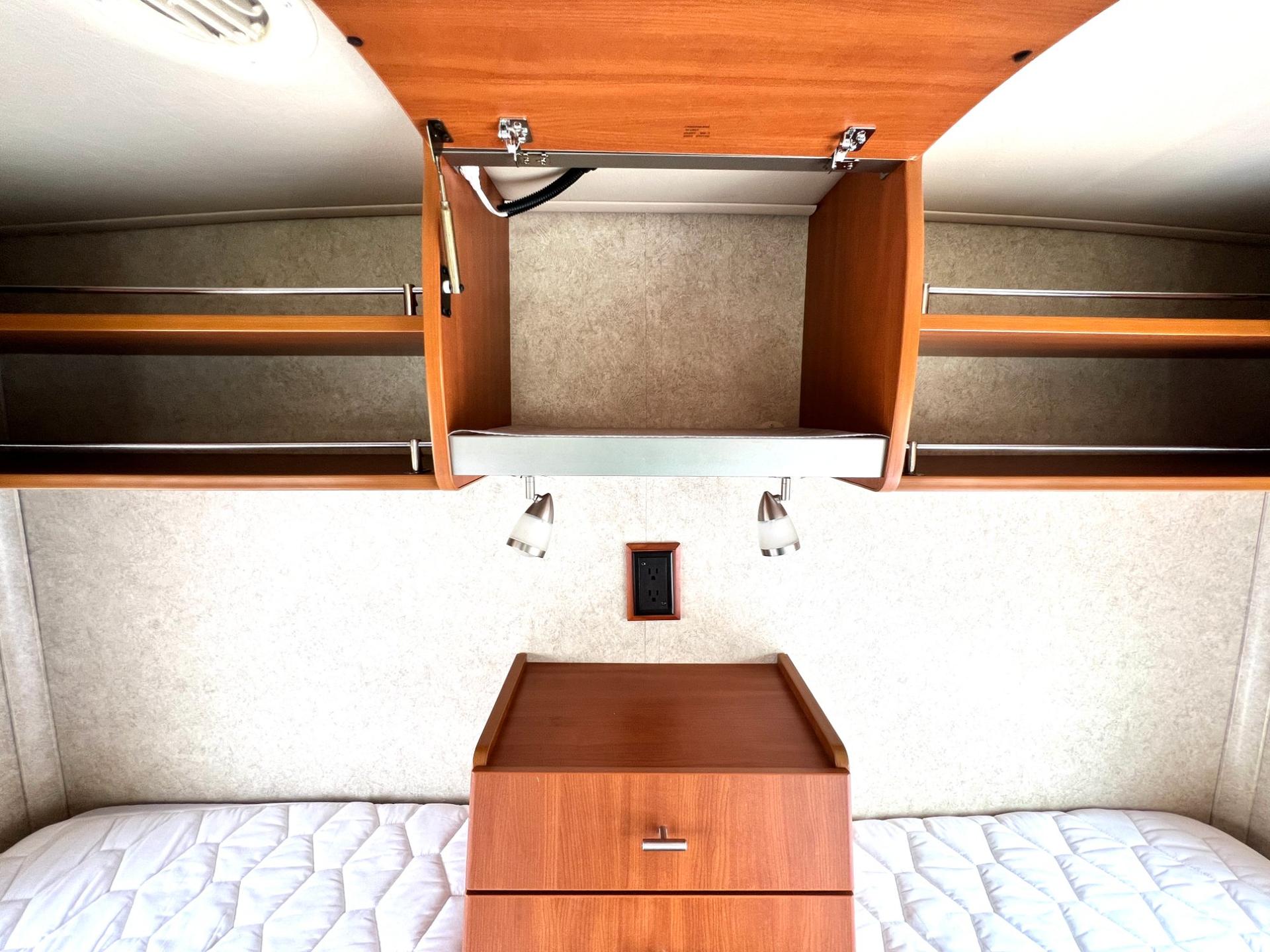 2010 Winnebago 2010 Winnebago Reyo - thumbnail 36