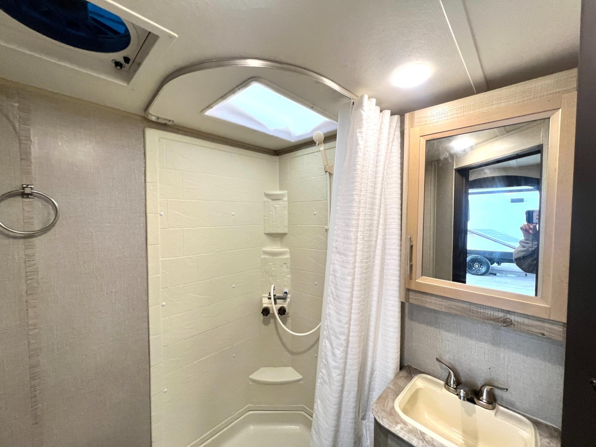 2021 Coachmen 2021 Coachmen Catalina Expedition - thumbnail 32