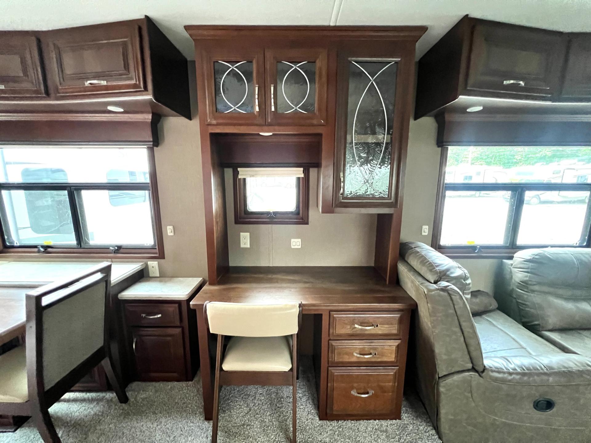 2018 DRV Mobile Suites 2018 DRV Mobile Suites Memphis - thumbnail 17