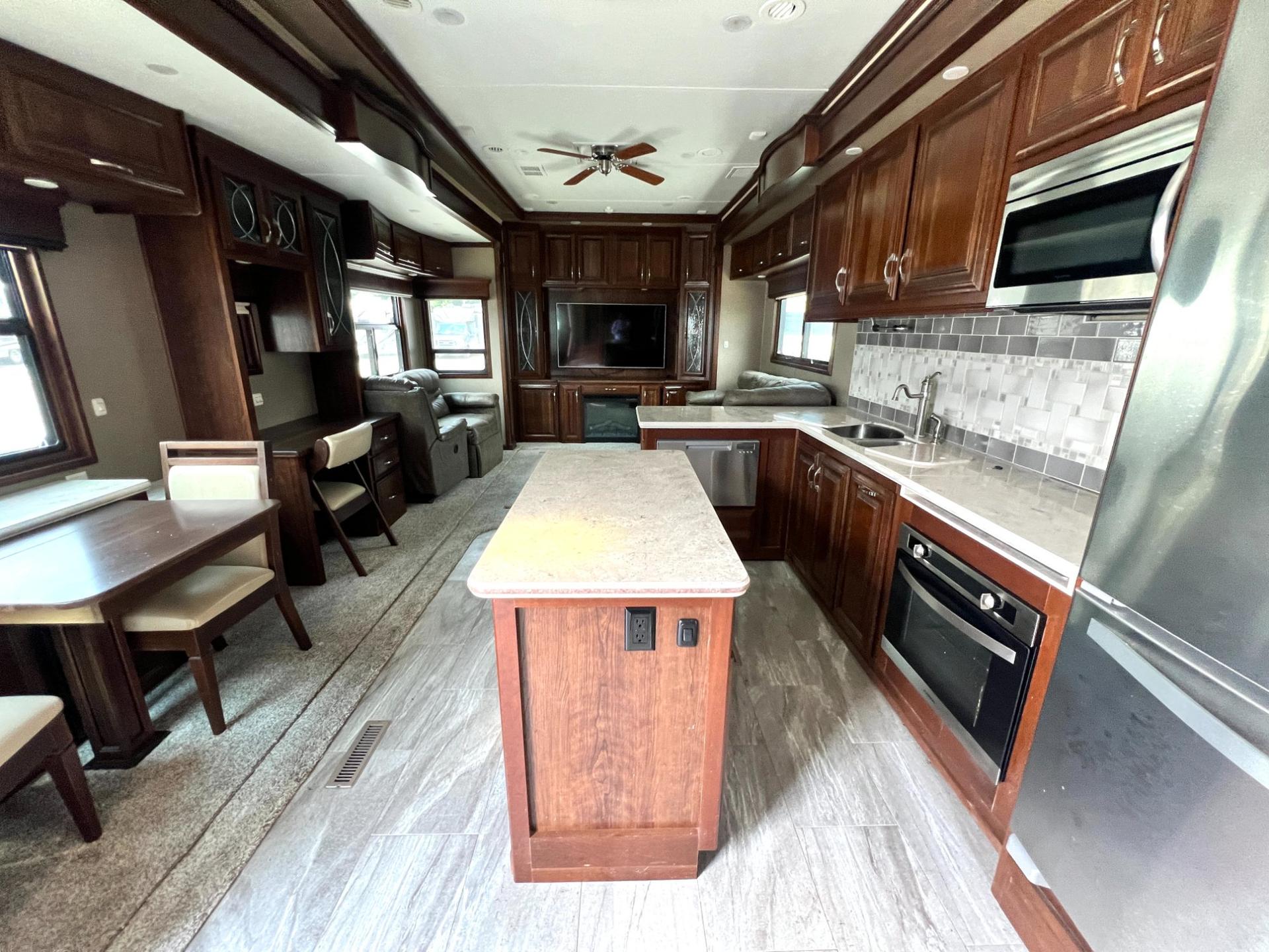 2018 DRV Mobile Suites 2018 DRV Mobile Suites Memphis - thumbnail 31