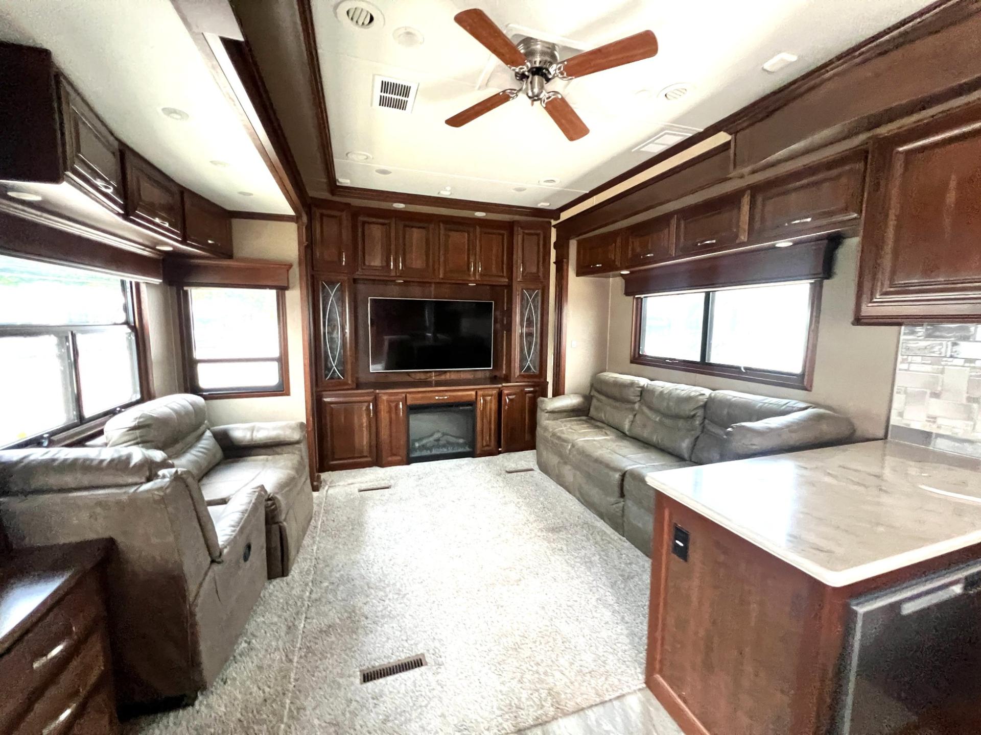 2018 DRV Mobile Suites 2018 DRV Mobile Suites Memphis - thumbnail 32
