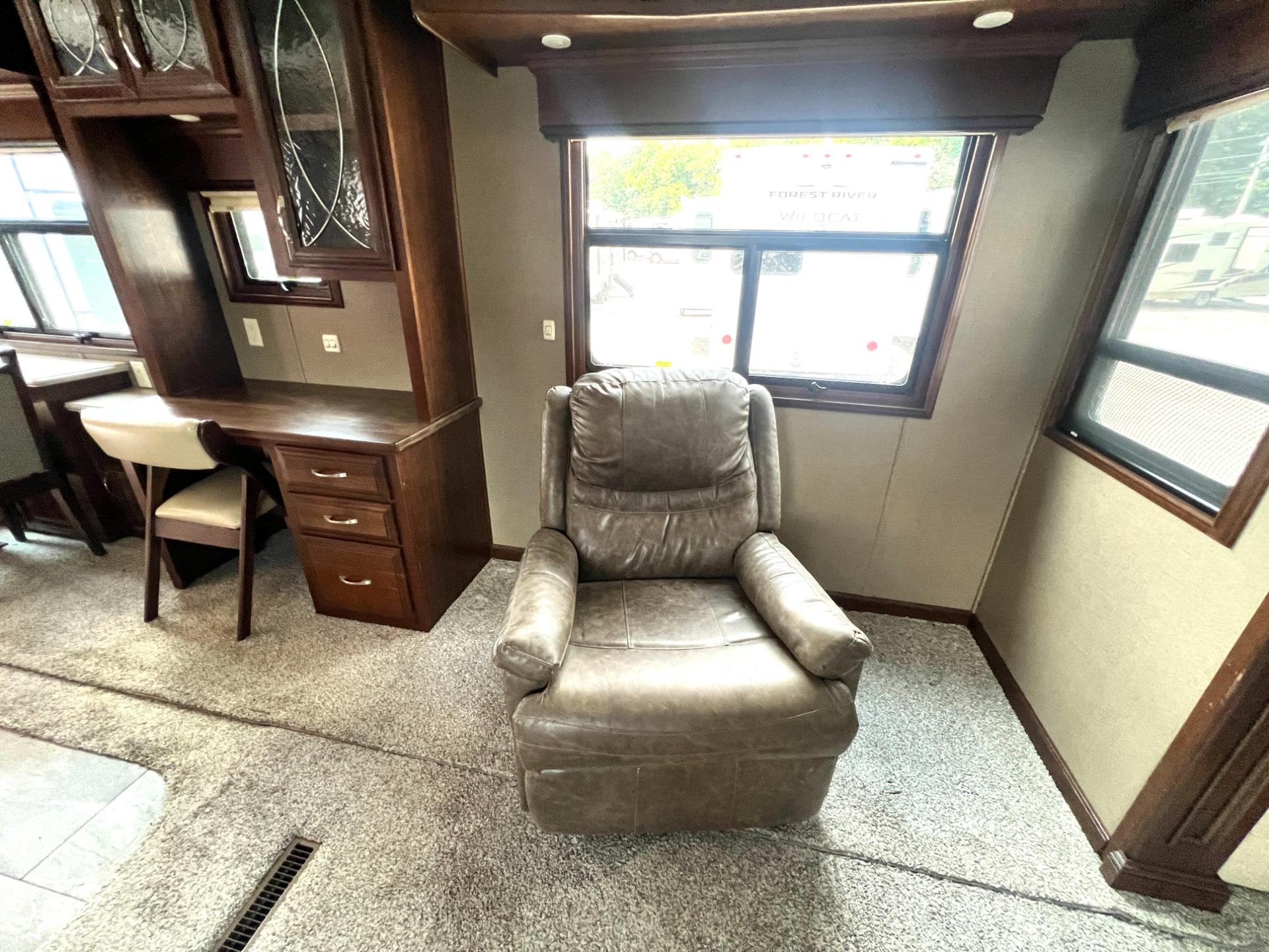 2018 DRV Mobile Suites 2018 DRV Mobile Suites Memphis - thumbnail 33