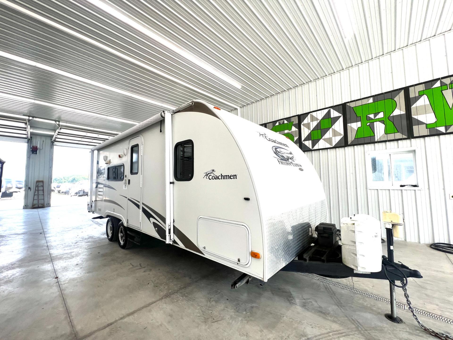 2012 Coachmen 2012 Coachmen Freedom Express - image 1