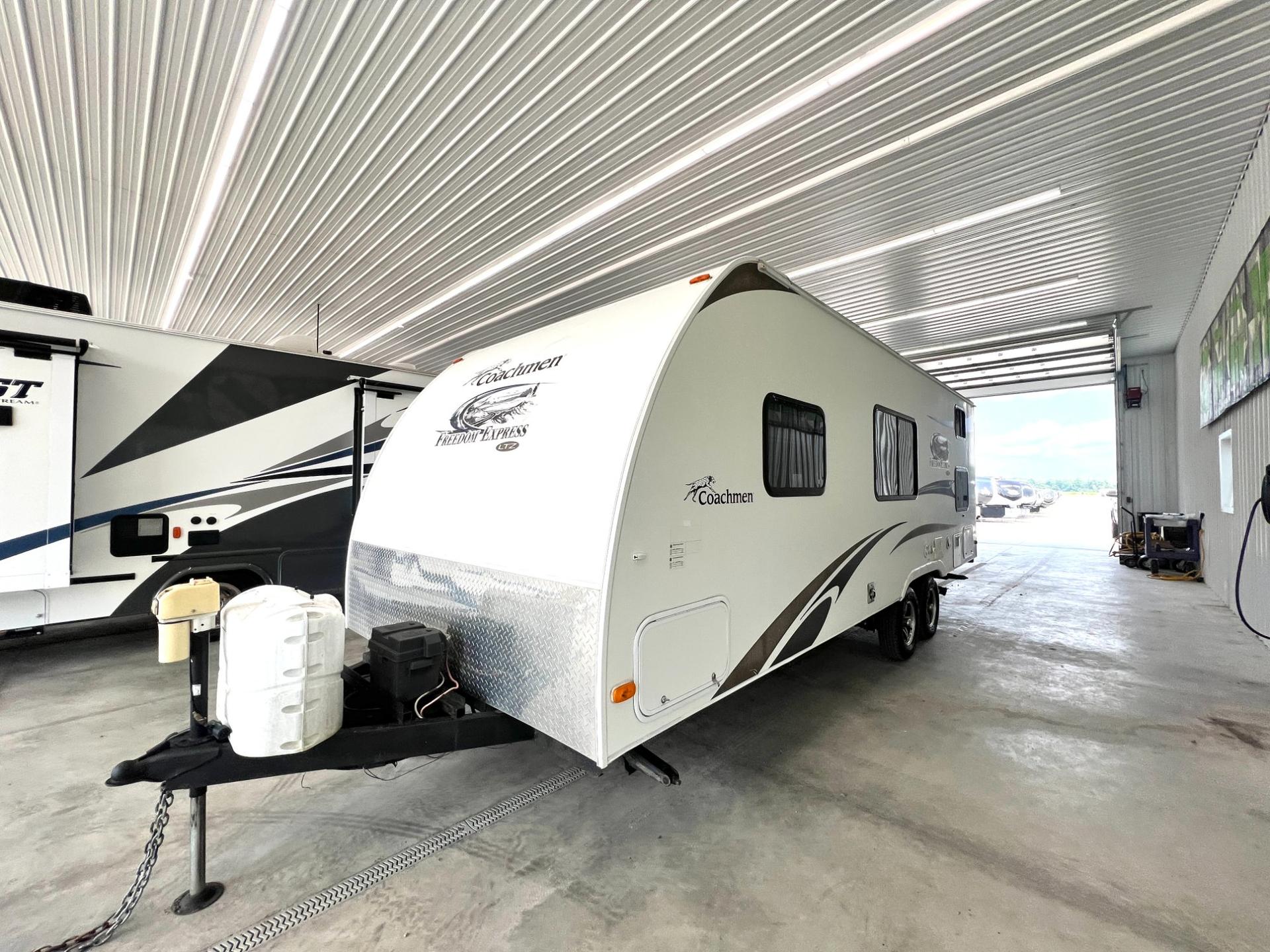 2012 Coachmen 2012 Coachmen Freedom Express - thumbnail 4
