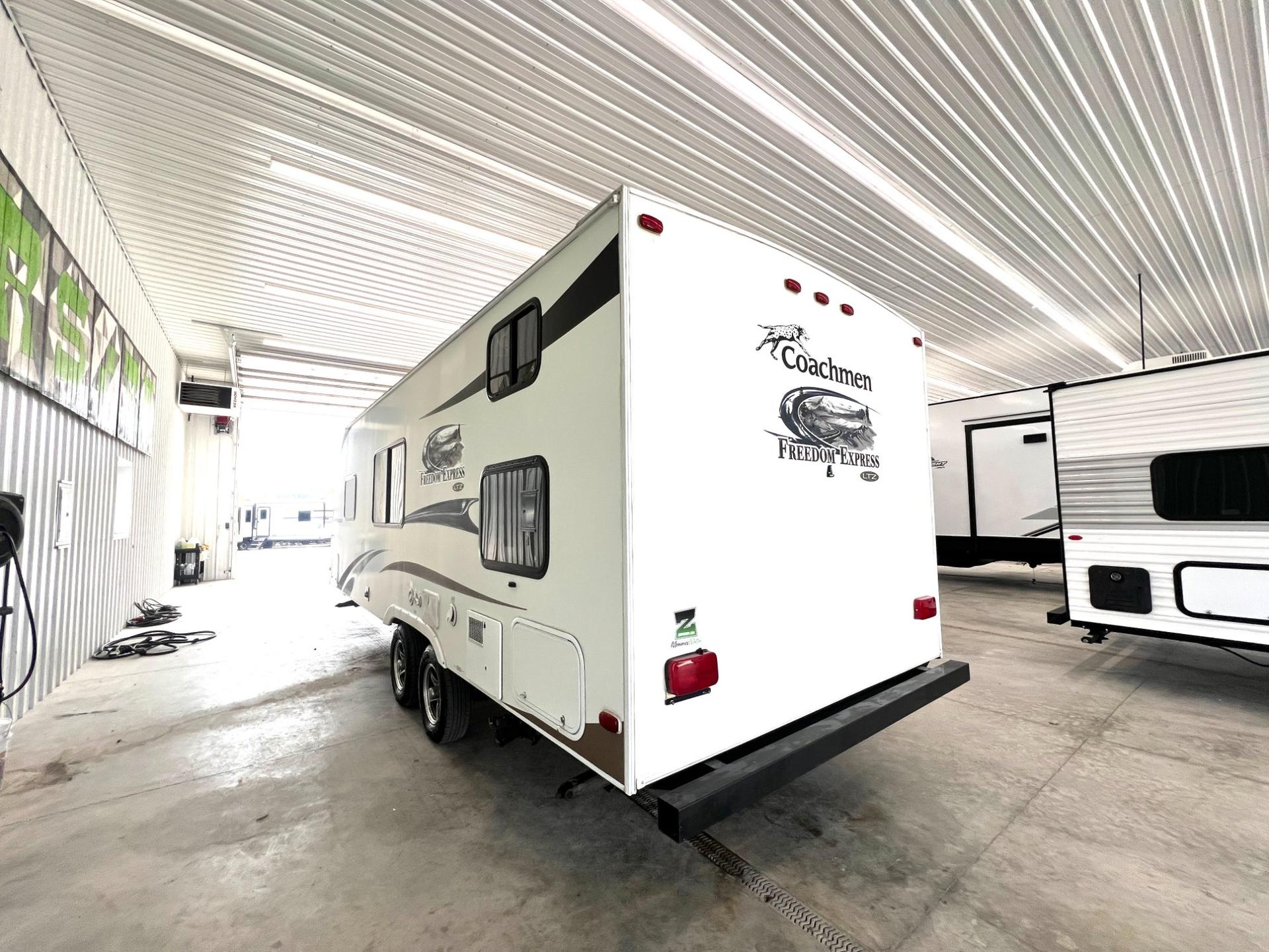 2012 Coachmen 2012 Coachmen Freedom Express - thumbnail 5