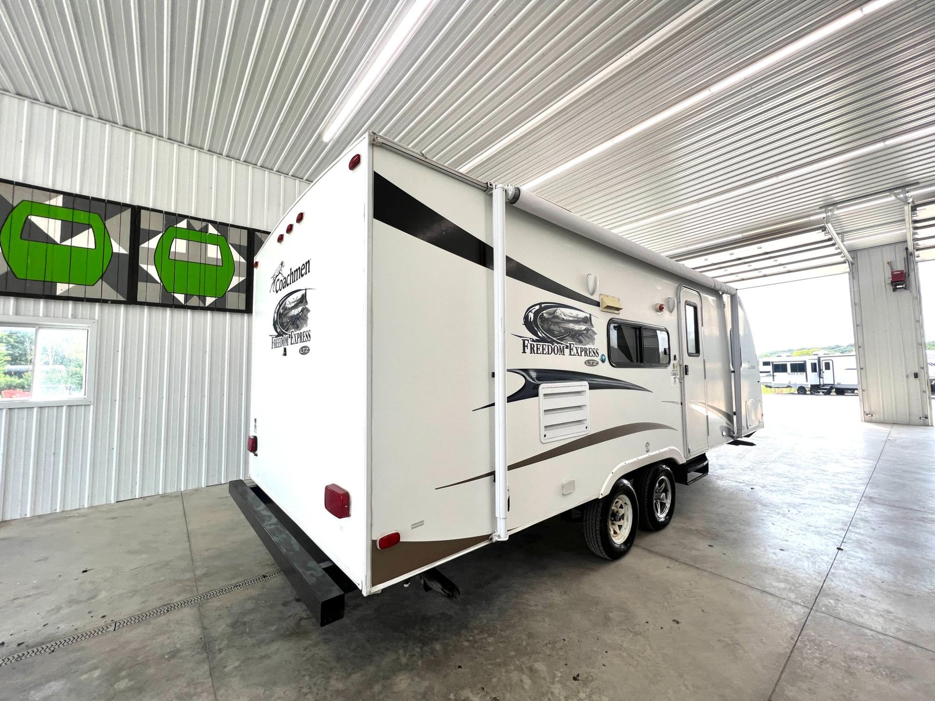 2012 Coachmen 2012 Coachmen Freedom Express - thumbnail 7