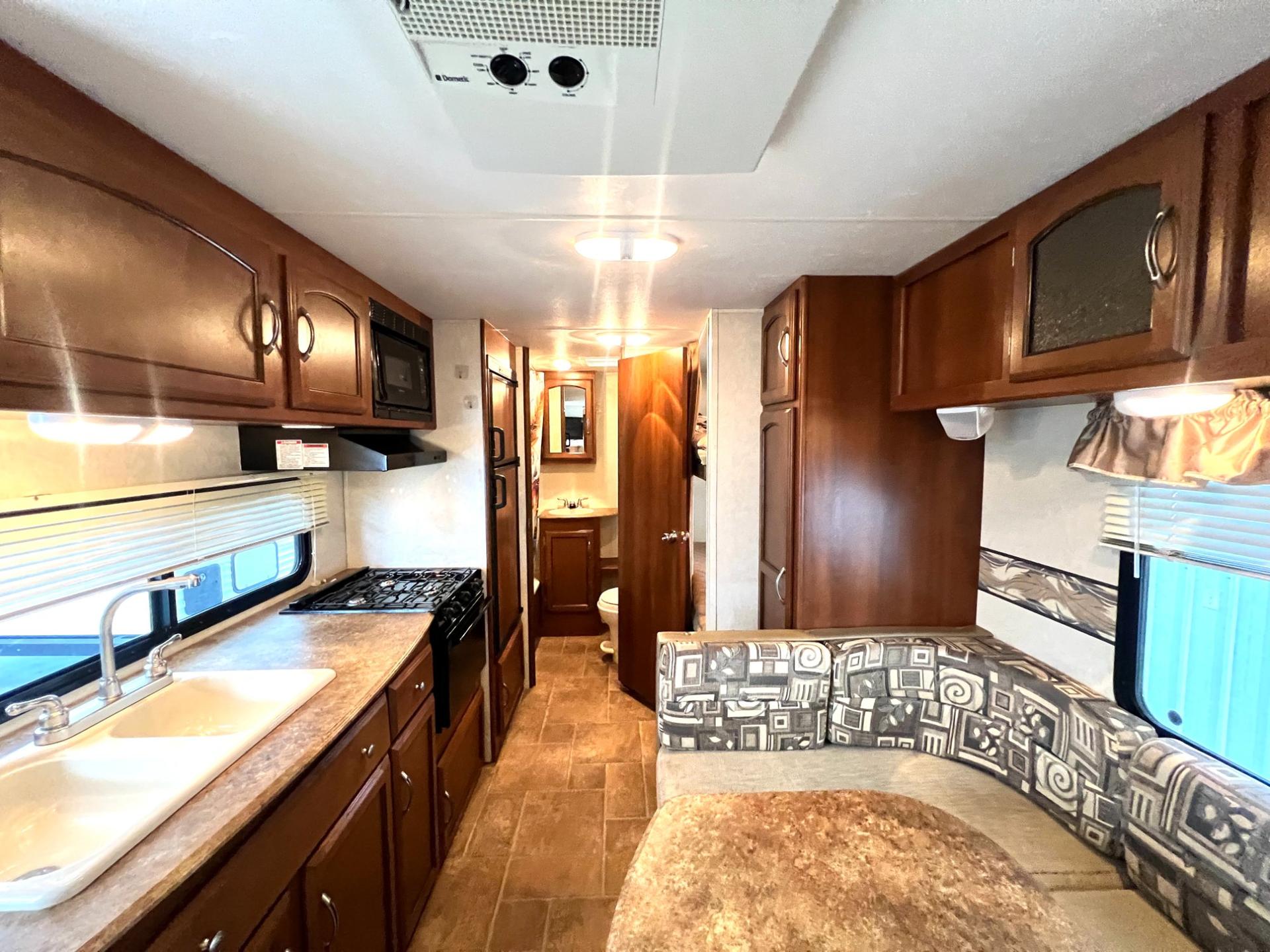 2012 Coachmen 2012 Coachmen Freedom Express - thumbnail 11
