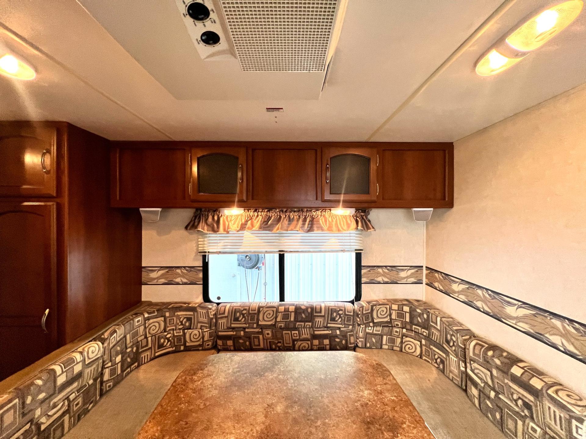 2012 Coachmen 2012 Coachmen Freedom Express - thumbnail 13